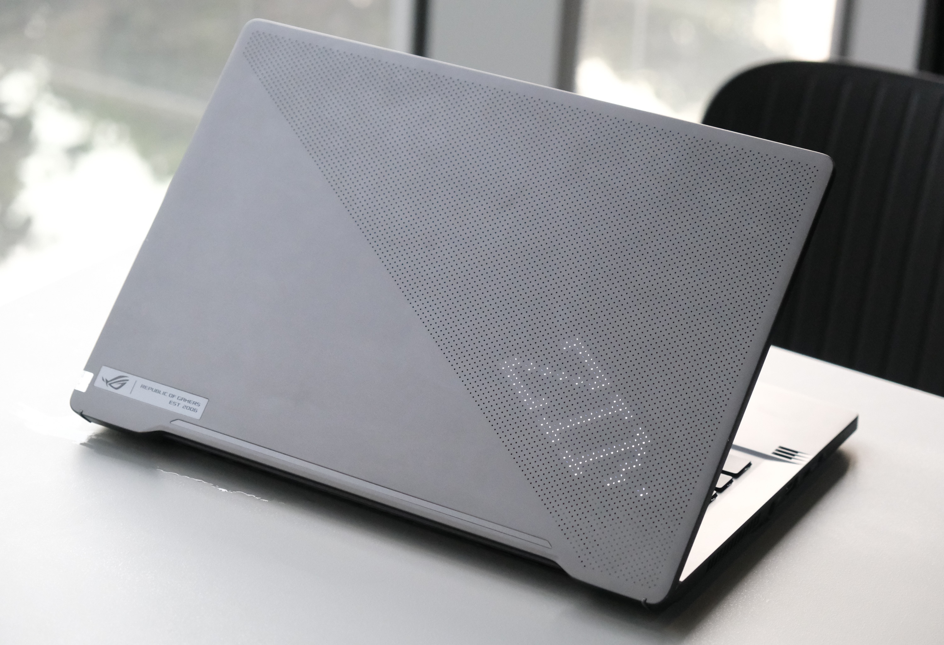 danh gia rog zephyrus g14 anh 1