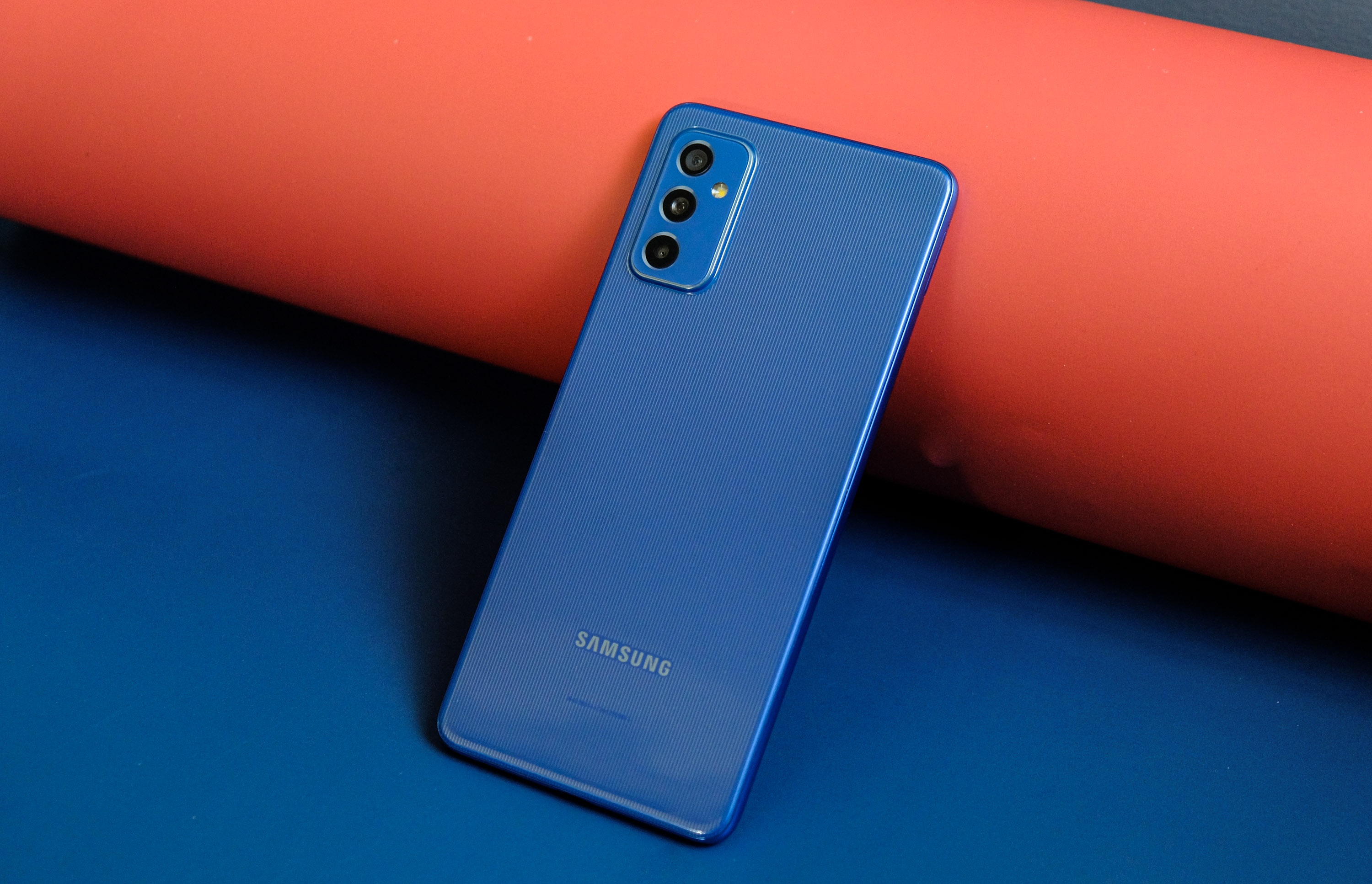 Chi tiet Galaxy M52 5G anh 3