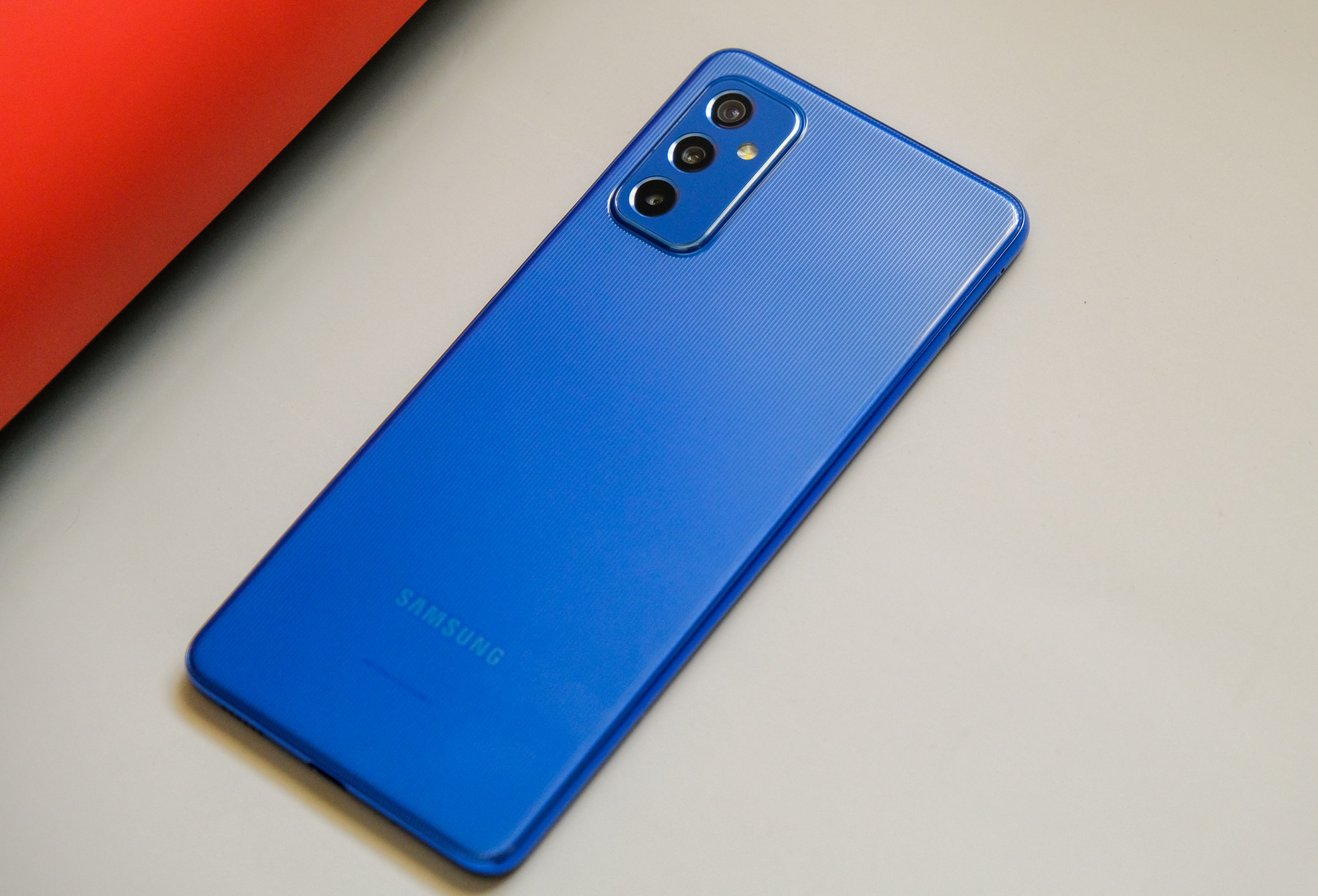 Chi tiet Galaxy M52 5G: San pham tam trung co hieu nang, man hinh tot hinh anh