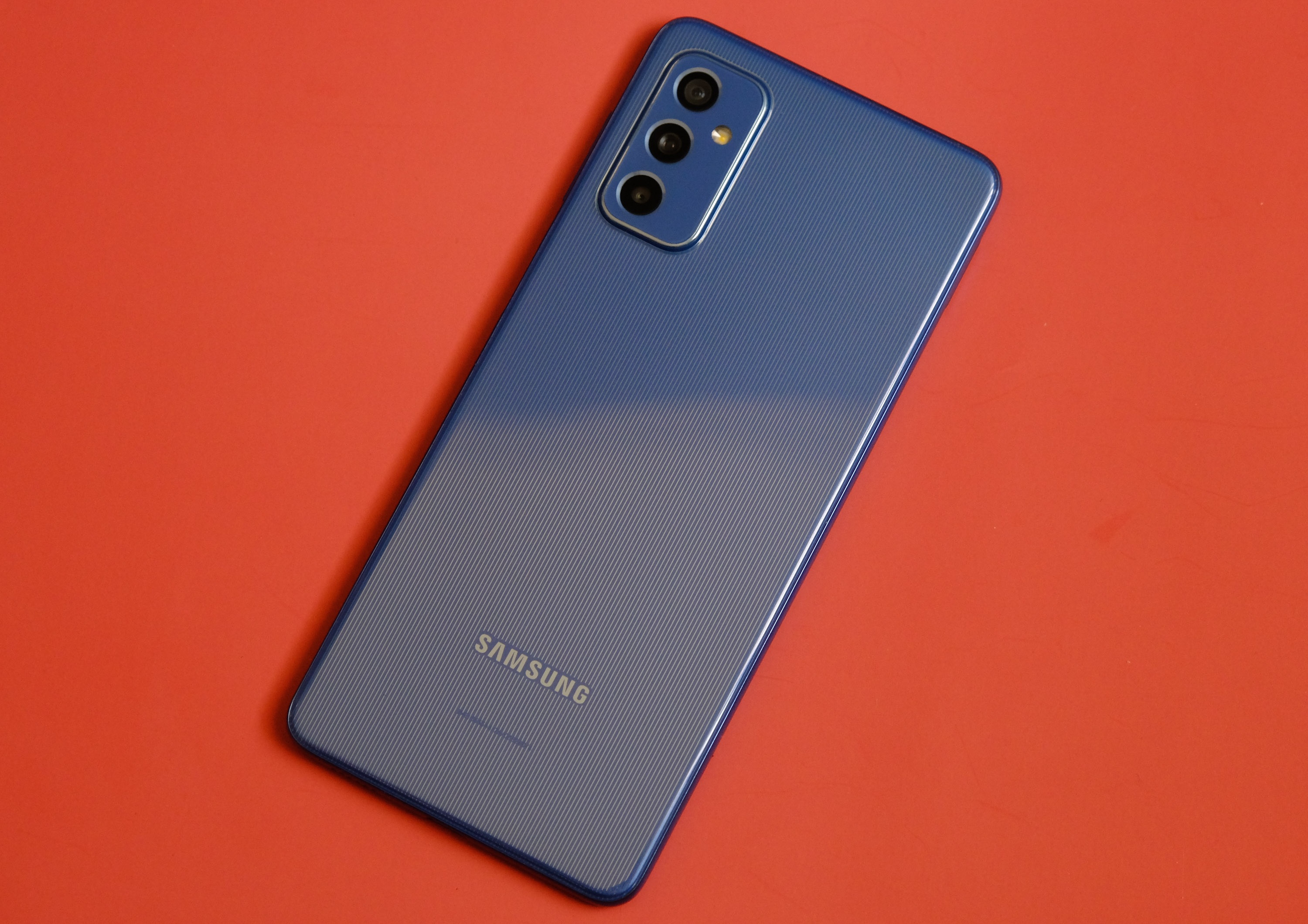 Chi tiet Galaxy M52 5G anh 4