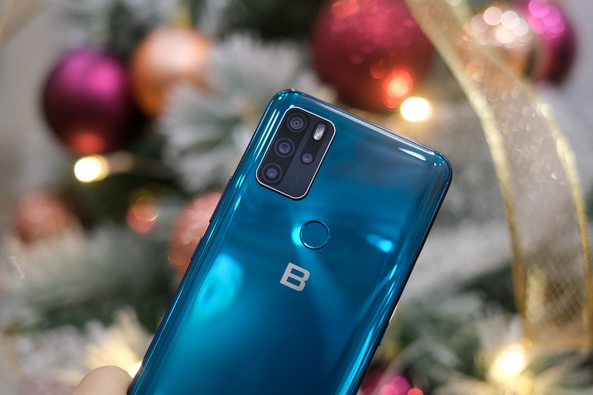 Bkav ra mat dong dien thoai A series gia re hinh anh