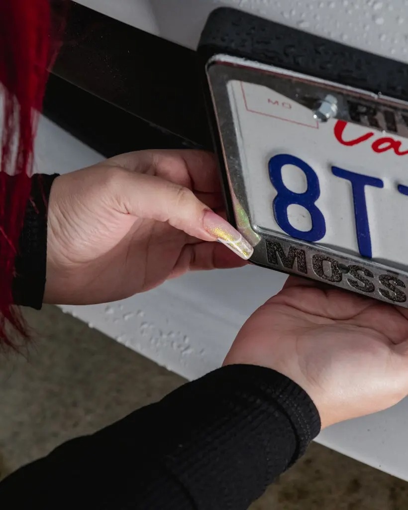 AirTag duoc dung de theo doi va trom xe anh 1