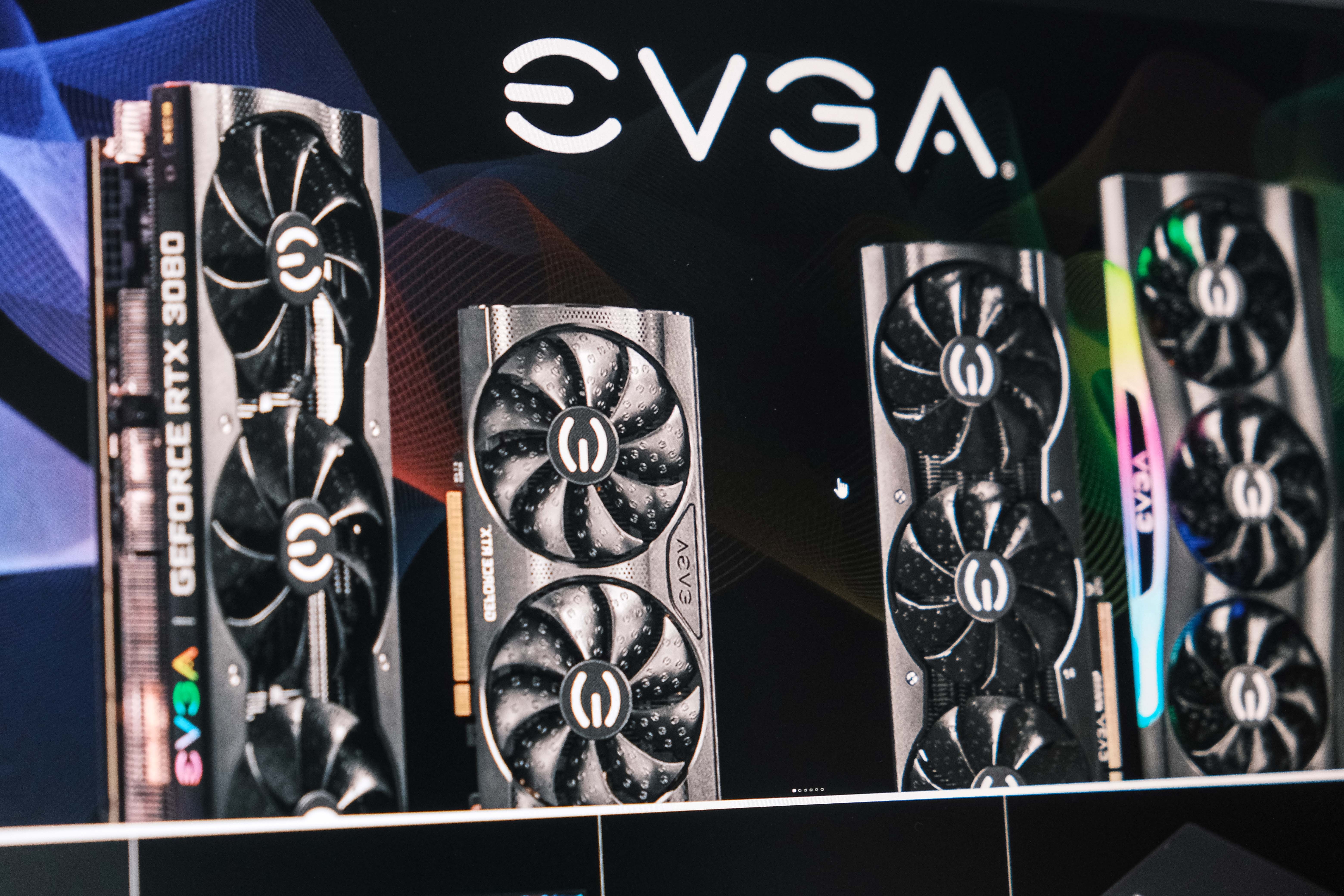 Diem bat thuong cua lo card do hoa bi trom o My, dem ban tai Viet Nam hinh anh