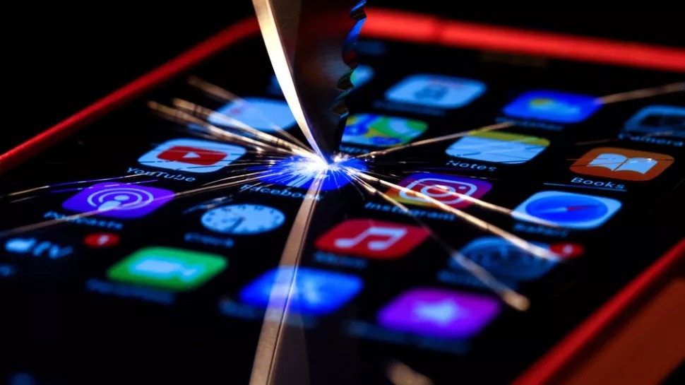 Loi nghiem trong tren iOS 15 khien iPhone khoi dong lai lien tuc hinh anh