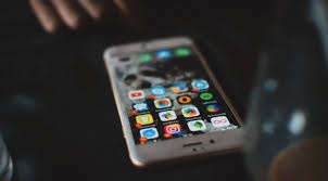 Mua iPhone cu, nguoi dung can canh giac chieu tro 'kich pin' hinh anh