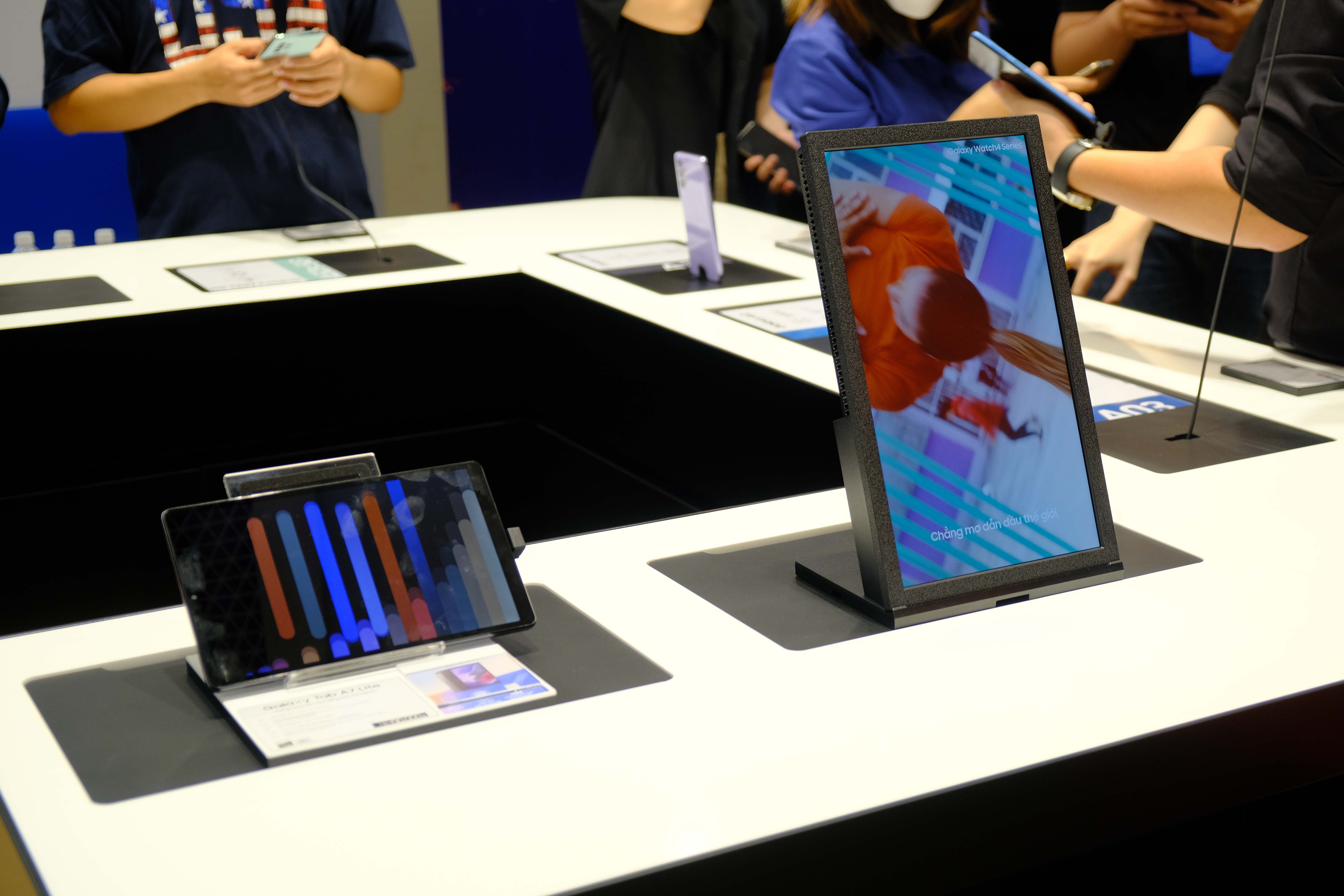 Bung no cua cac cua hang doc quyen thuong hieu anh 4