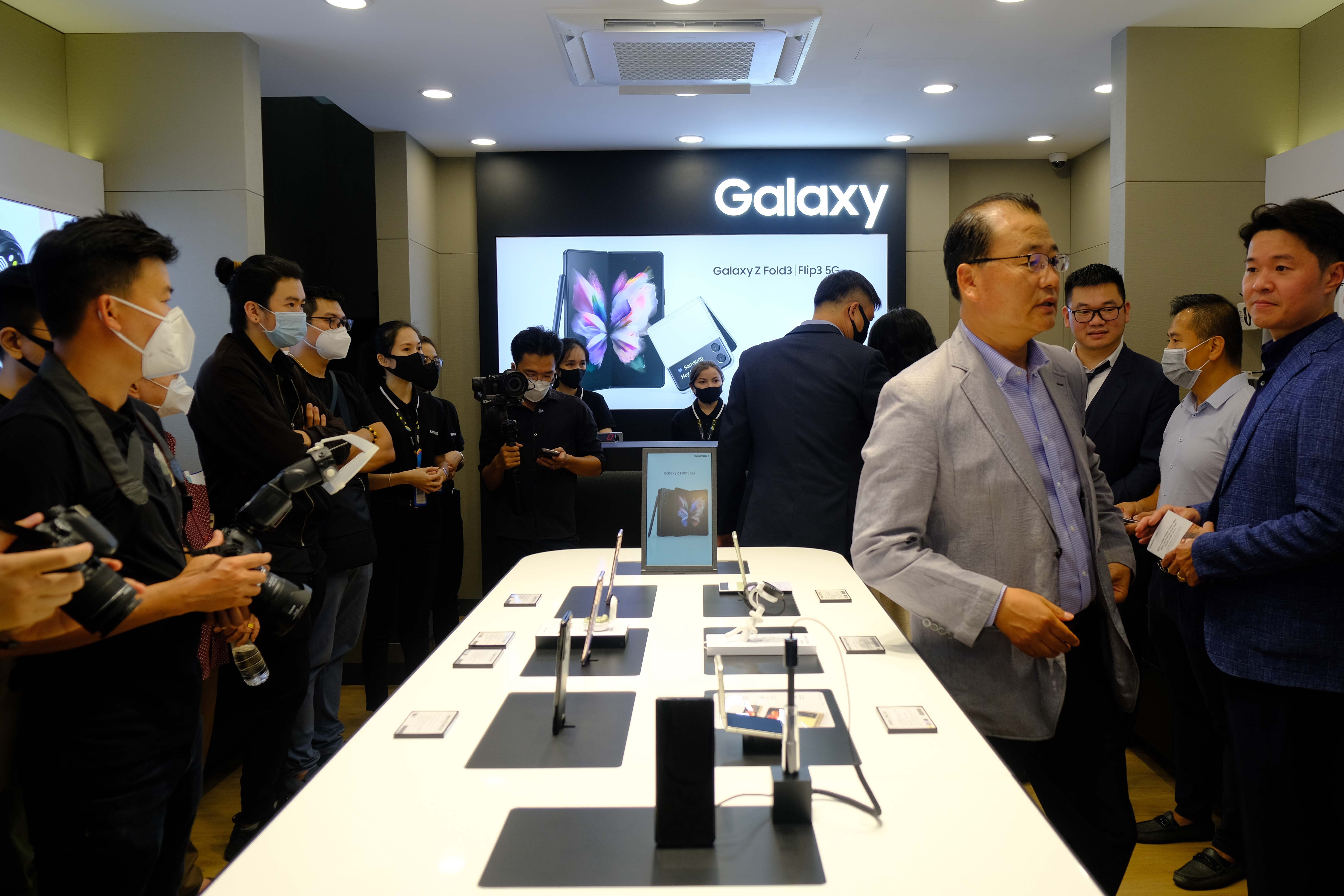 Bung no cua cac cua hang doc quyen thuong hieu anh 3