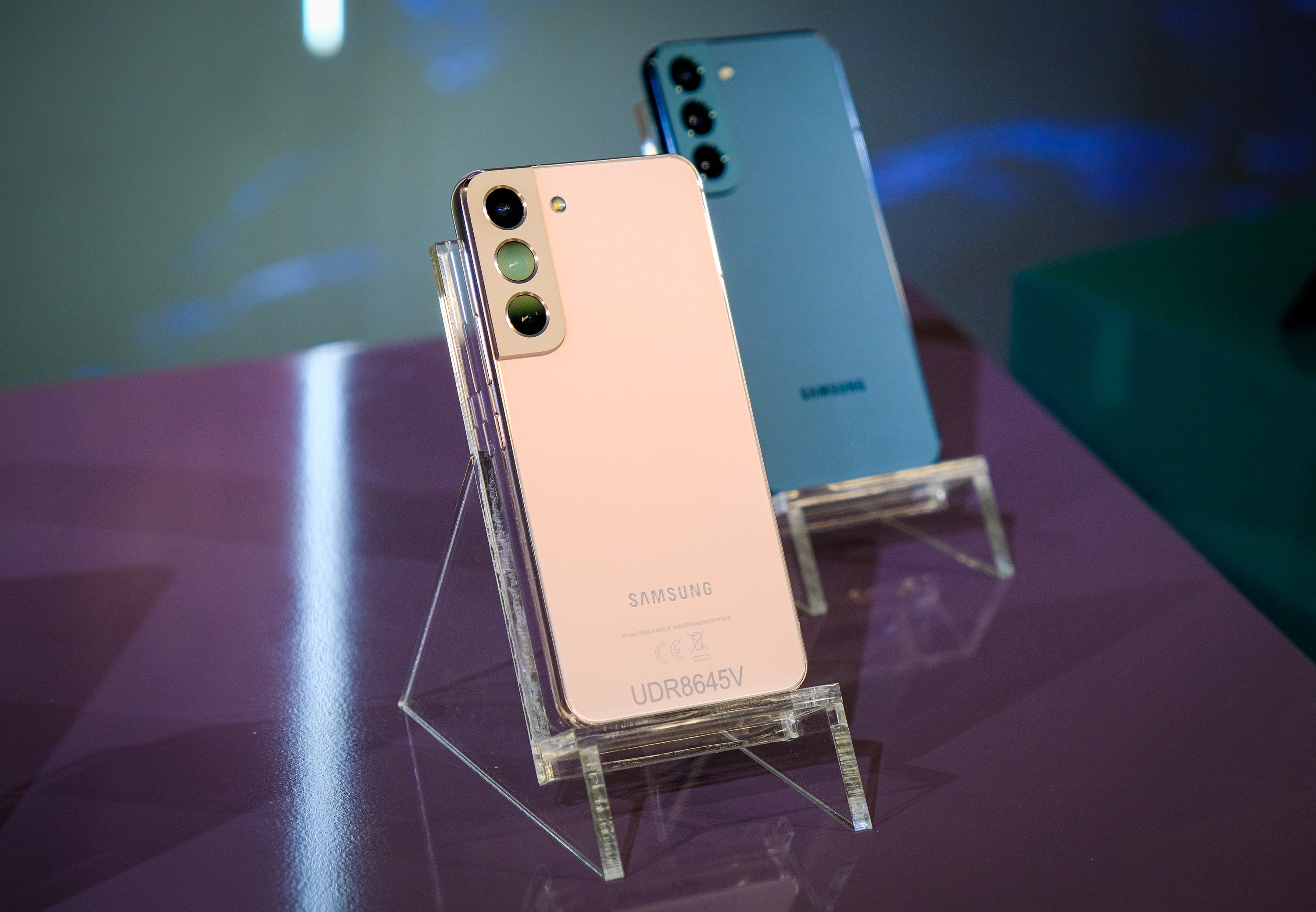 Trai nghiem Galaxy S22,  S22+: thiet ke khong doi,  hieu nang cai thien anh 2