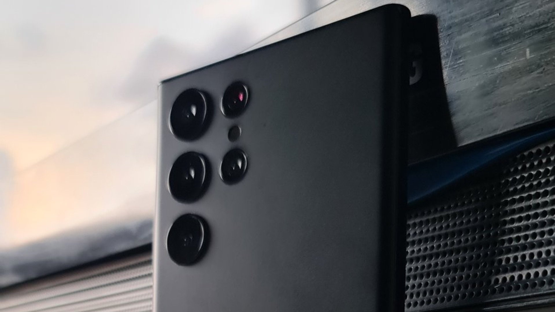 Galaxy S22 da san sang de canh tranh thi phan iPhone o Viet Nam? hinh anh