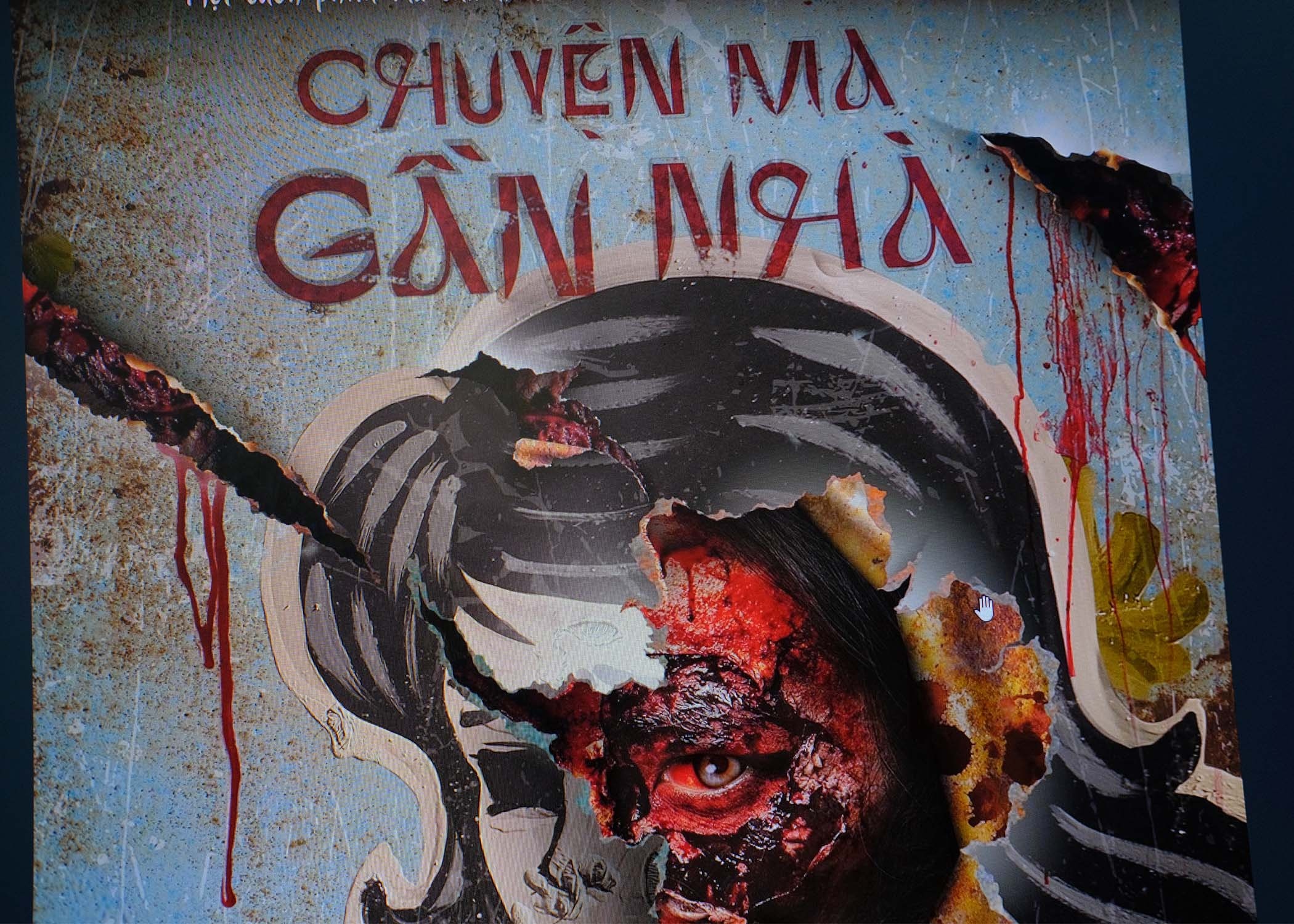 Nhieu tai khoan ao binh luan tieu cuc cho phim 'Chuyen ma gan nha' hinh anh