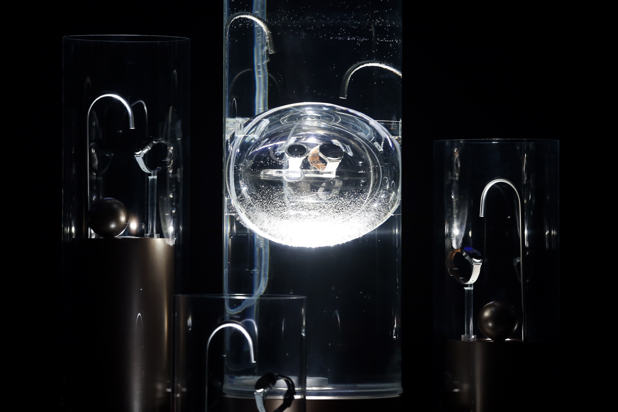 thiet bi deo thong minh anh 1