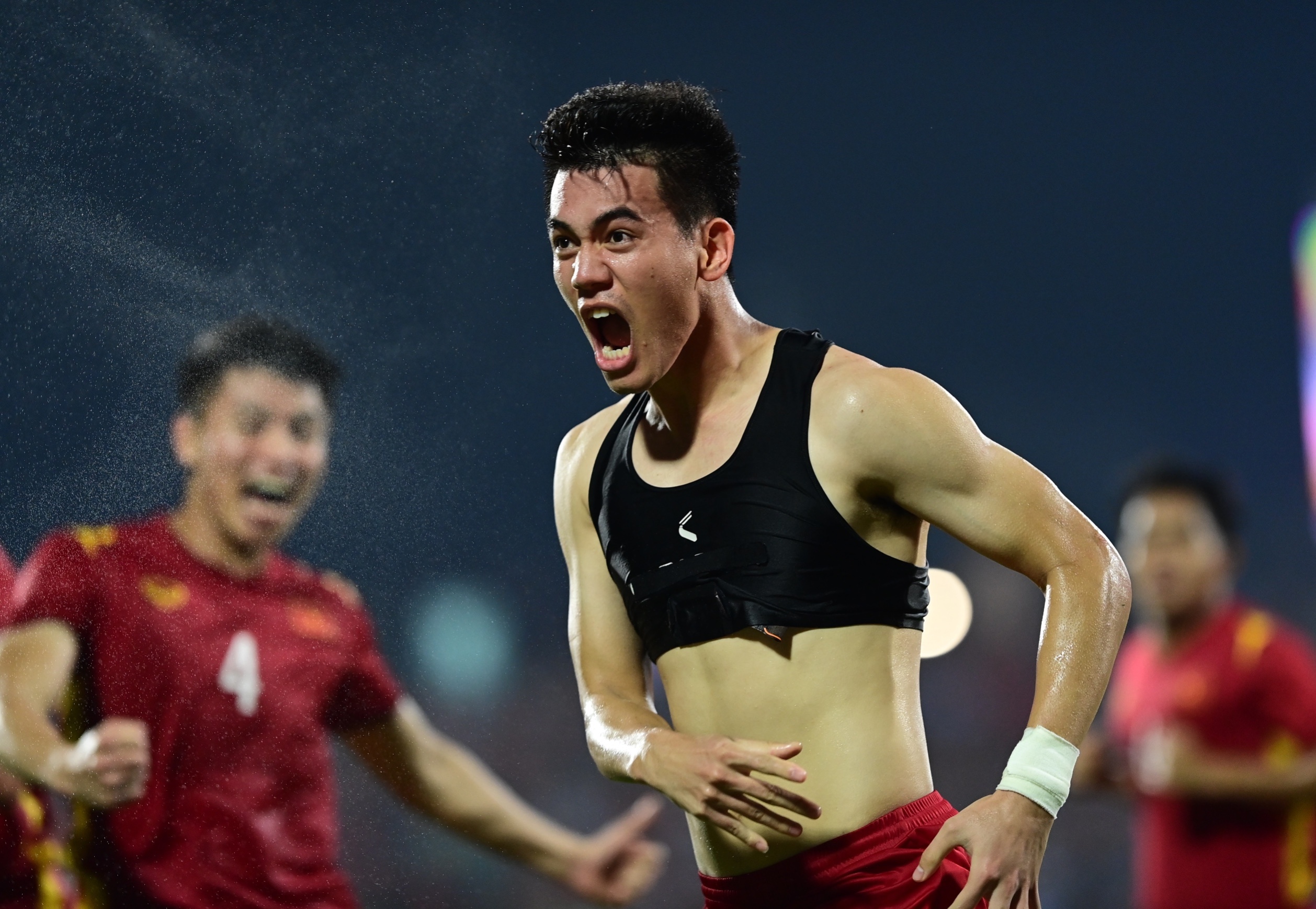 Cong nghe tren chiec 'ao lot' cua Tien Linh hinh anh