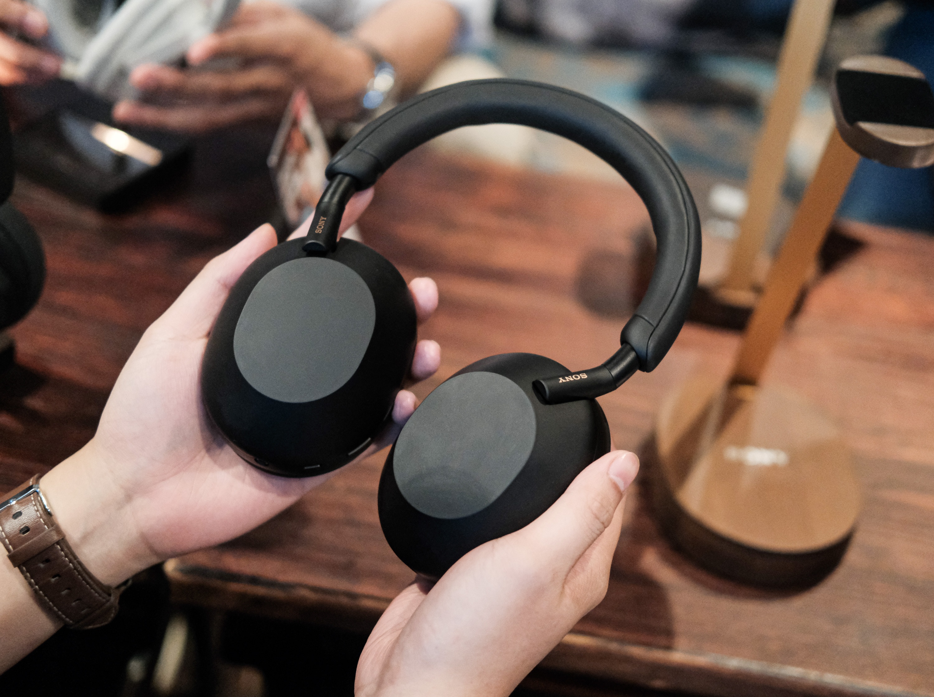 tai nghe chong on cao cap anh 2