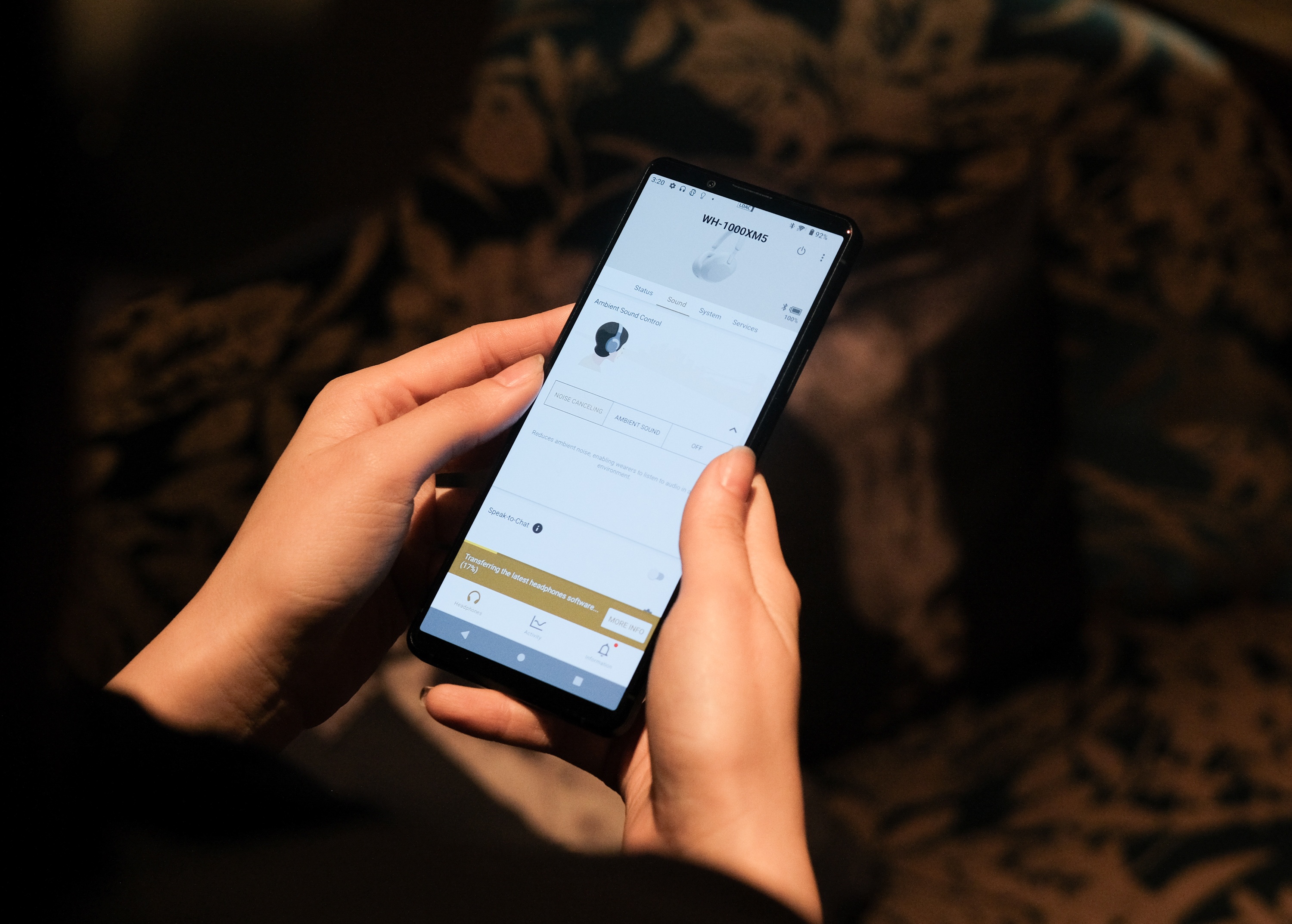 Cuoc chien smartphone cao cap nong tro lai hinh anh