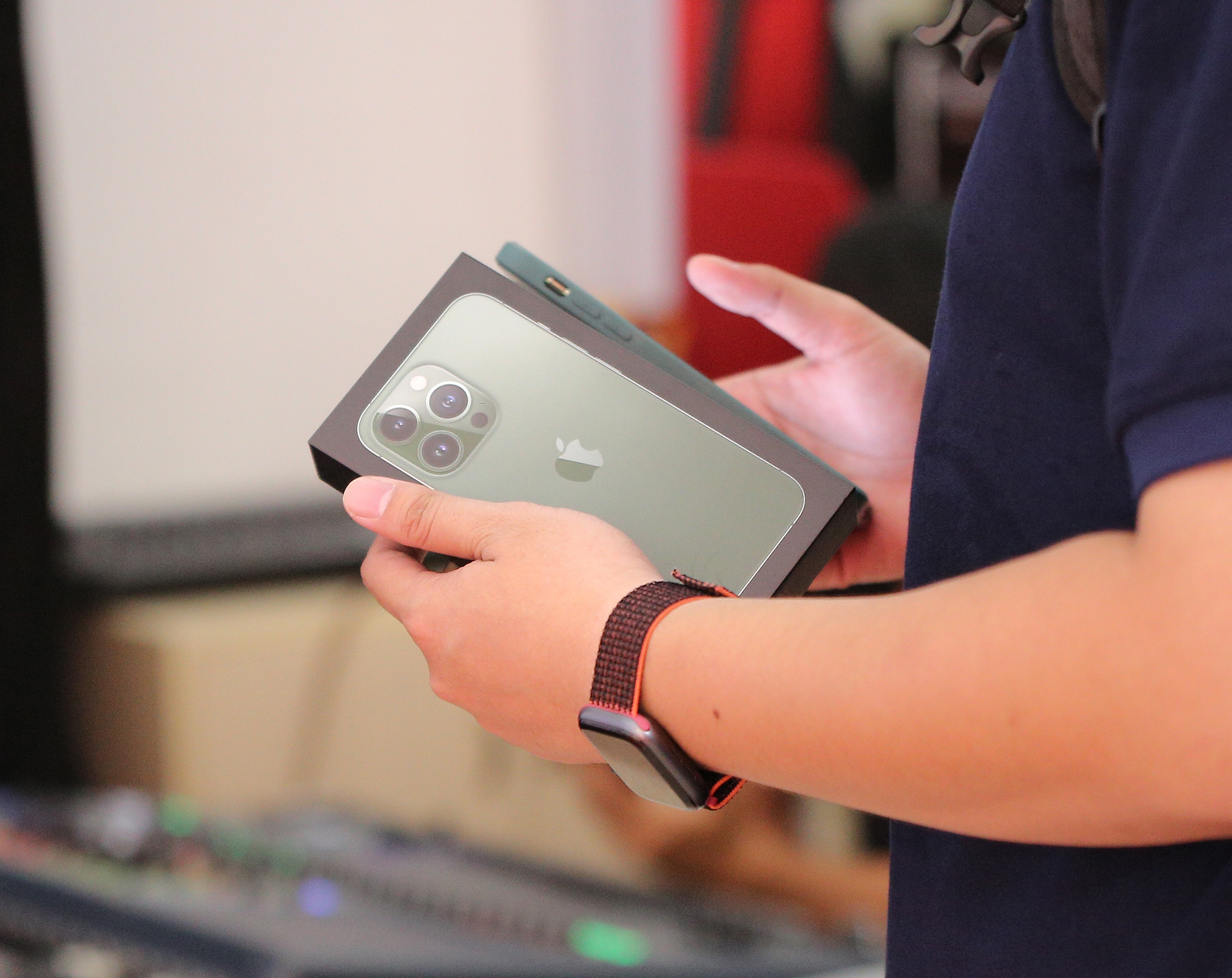 Nhieu mau iPhone giam gia hinh anh