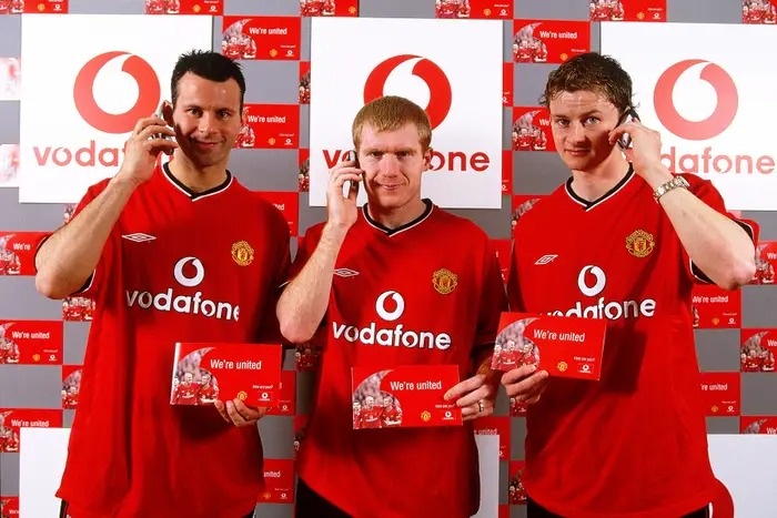 Xu huong cong nghe qua ao dau cua Man Utd, Chelsea hinh anh