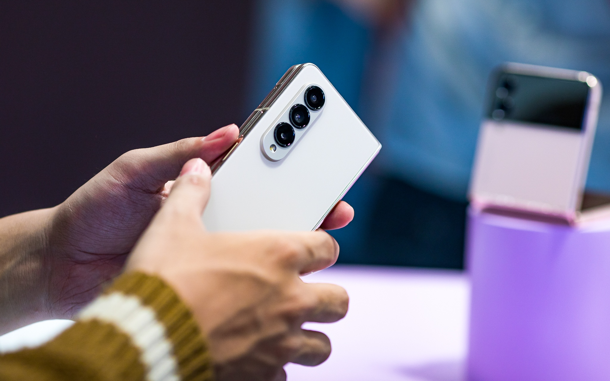 Dung thu Galaxy Z Fold4 va Z Flip4 o Viet Nam hinh anh