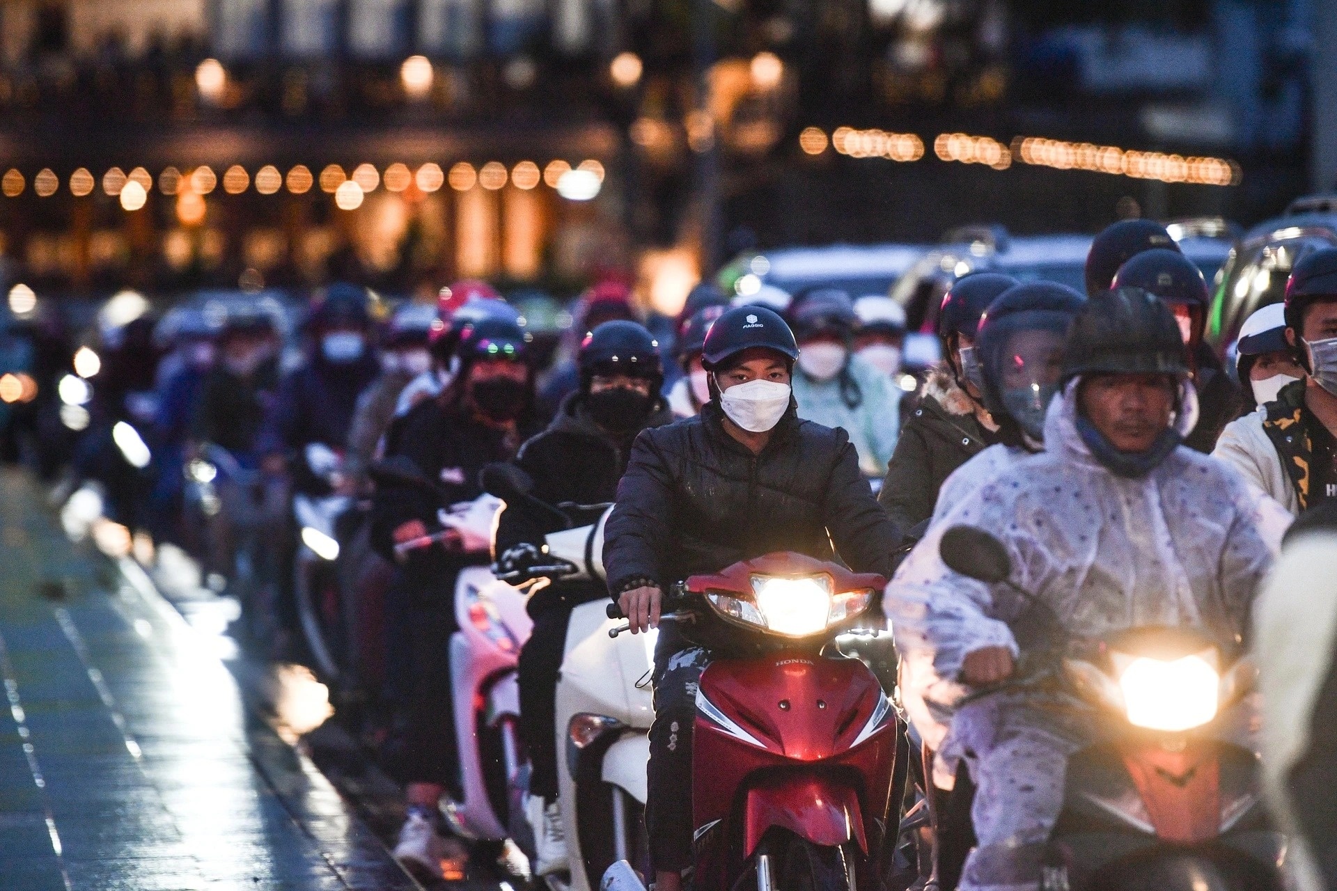 Ngay dau nghi le, nhieu tuyen duong thanh mau do tren Google Maps hinh anh