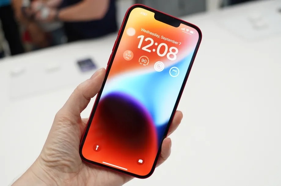 Ly do Apple ban iPhone 14 Plus tre hinh anh