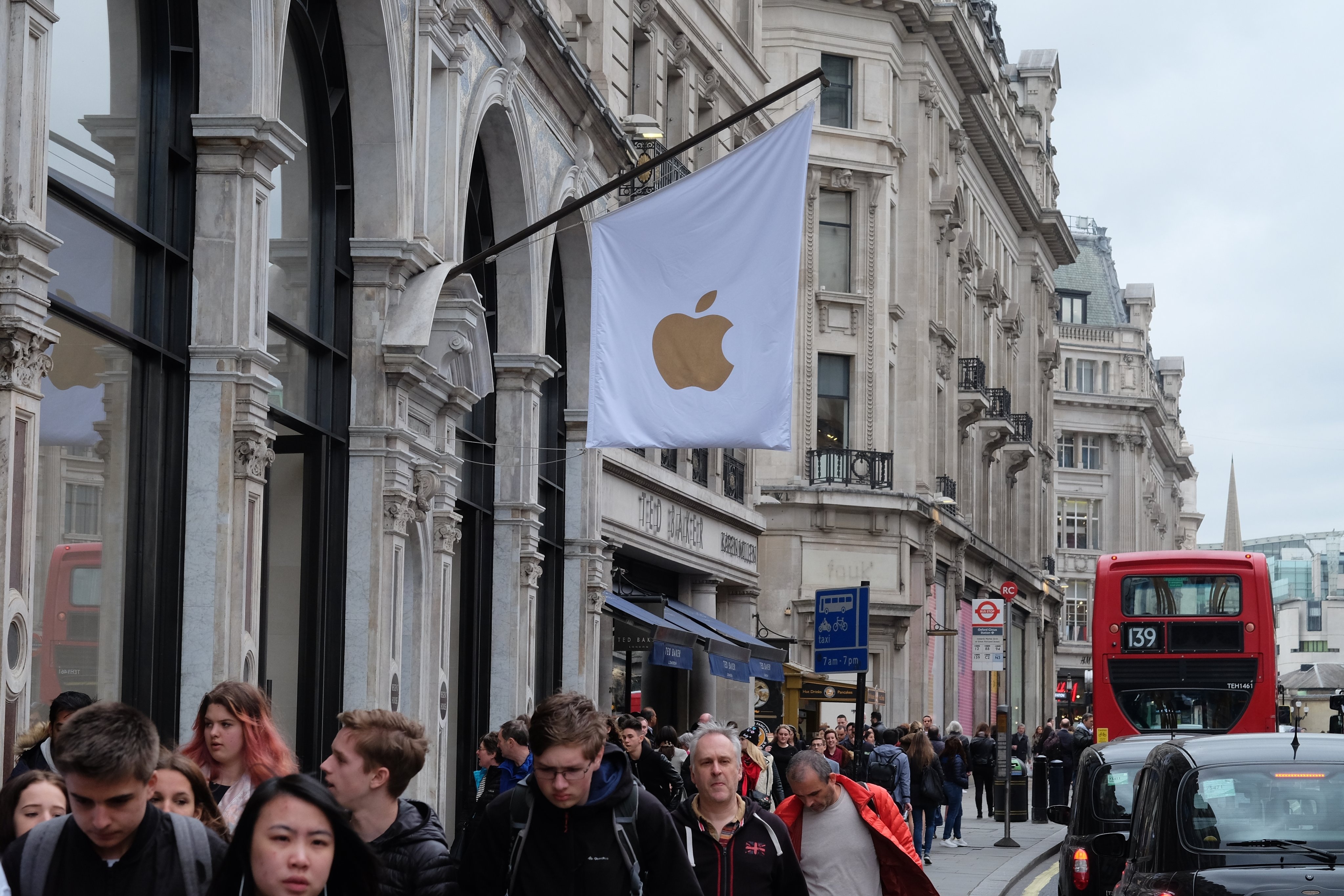 Ly do Apple Store khong cho xep hang mua iPhone 14 hinh anh