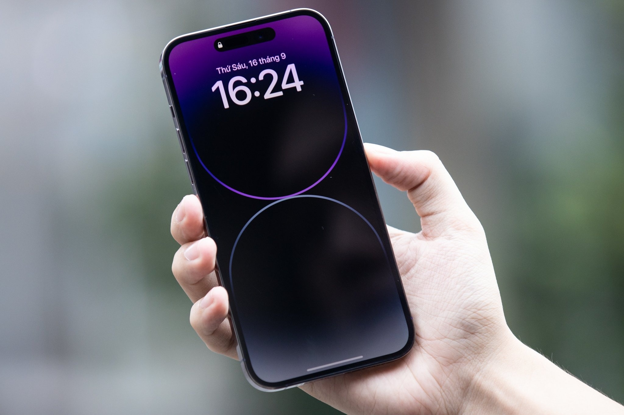 Kho phan biet iPhone 14 xach tay tu Singapore, Thai Lan hinh anh