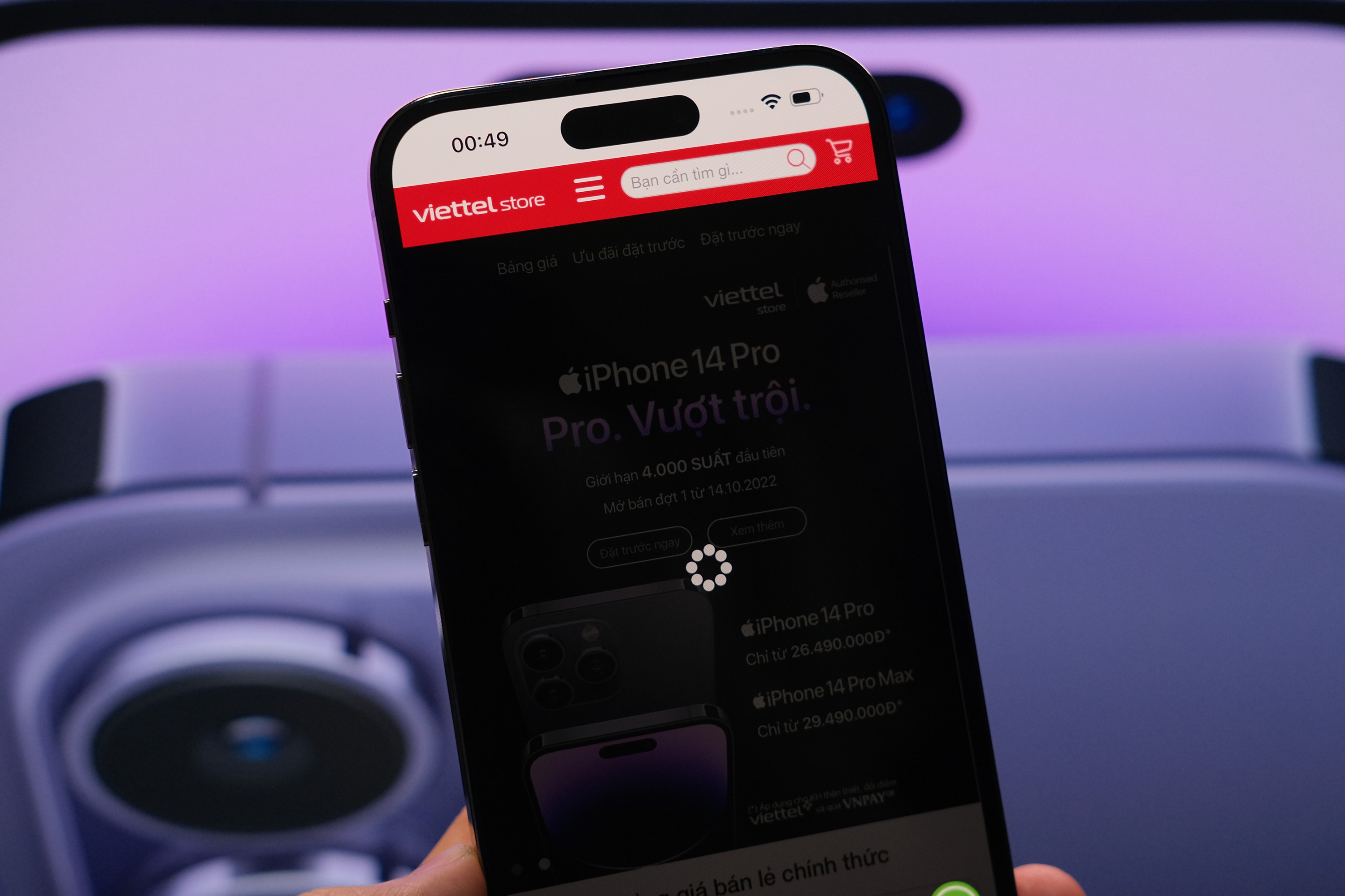 Web cua cac dai ly sap vi khach dat iPhone 14 trong dem hinh anh