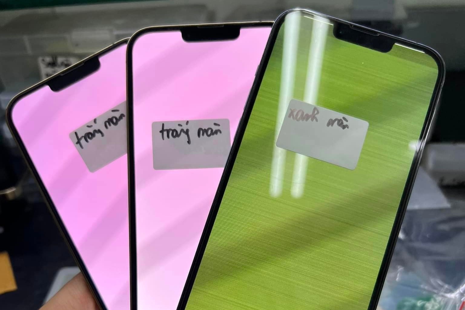 Cho vai thang moi duoc bao hanh man hinh iPhone 13 o Viet Nam hinh anh