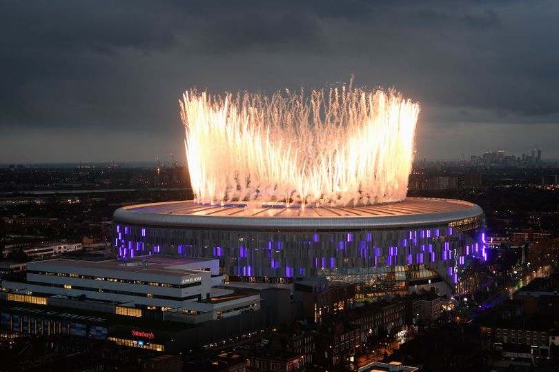 Apple mua san Tottenham anh 1