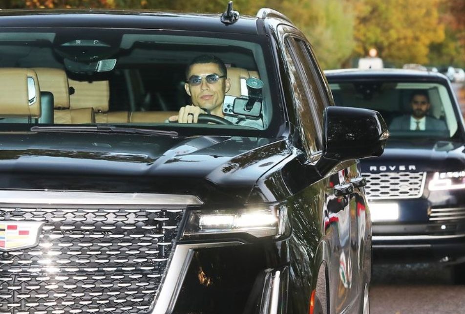 Ronaldo doi dien thoai hinh anh