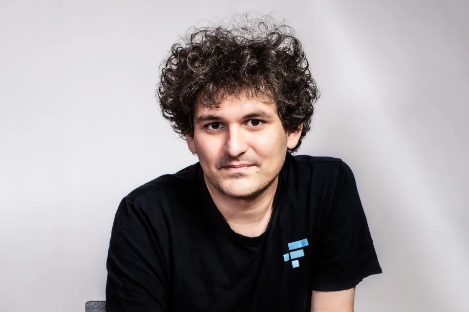 Su gia doi cua ong chu FTX bi phoi bay hinh anh