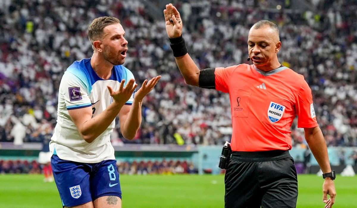 Day cong nghe ho tro, trong tai World Cup van gay tranh cai hinh anh