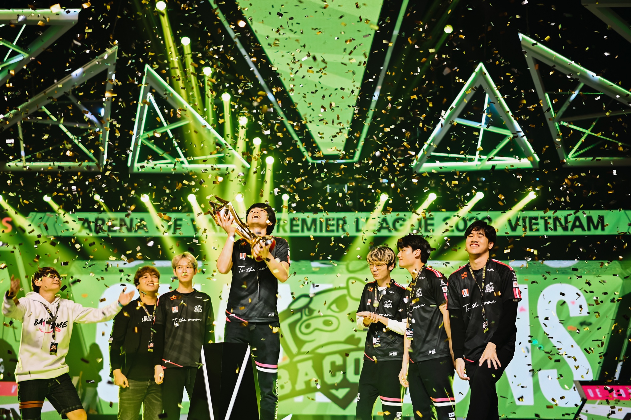 Lien Quan Mobile Viet Nam that bai tren san nha hinh anh