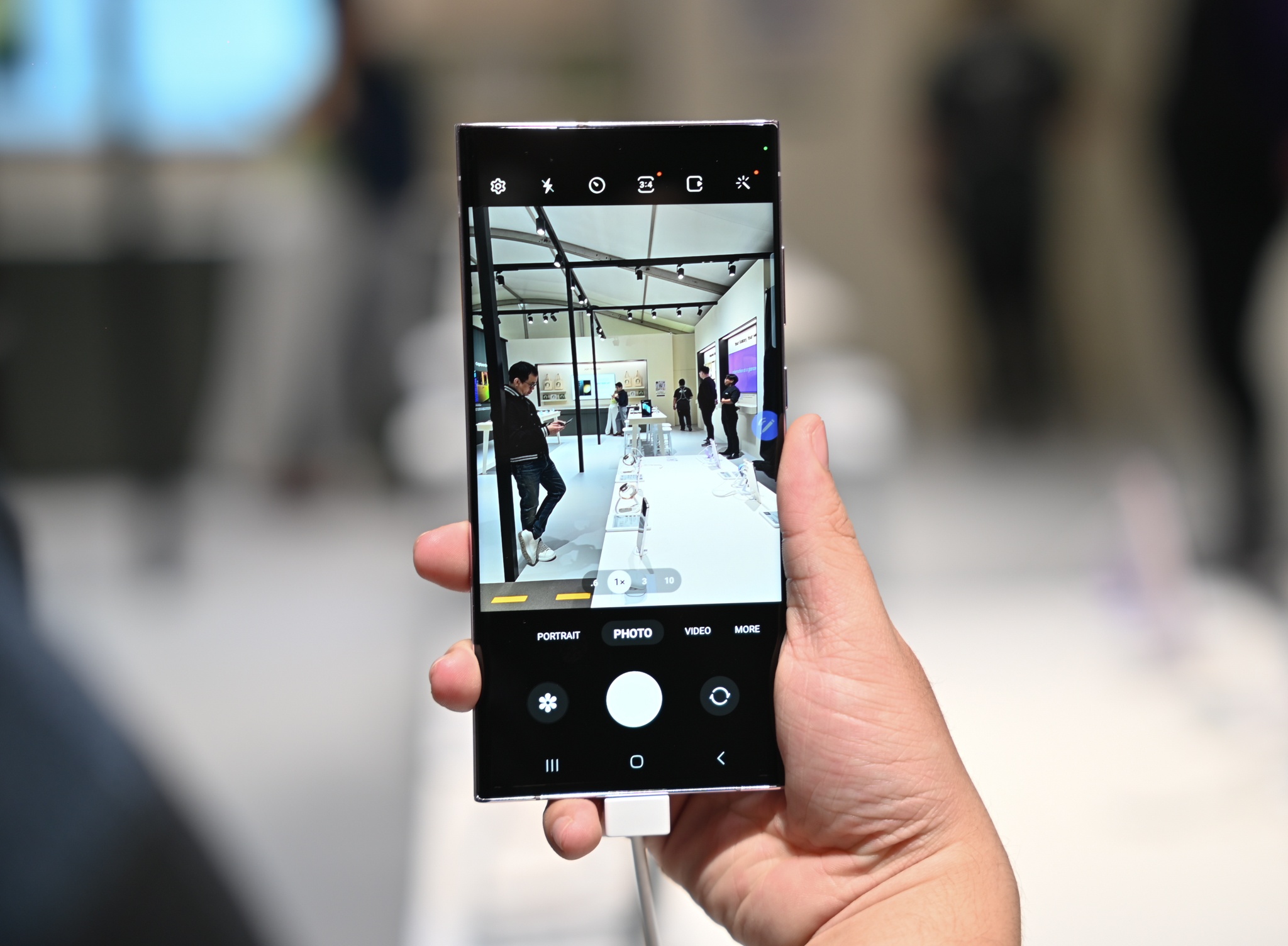 Trên tay Galaxy S23 ảnh 2 Tren tay Galaxy S23 anh 2