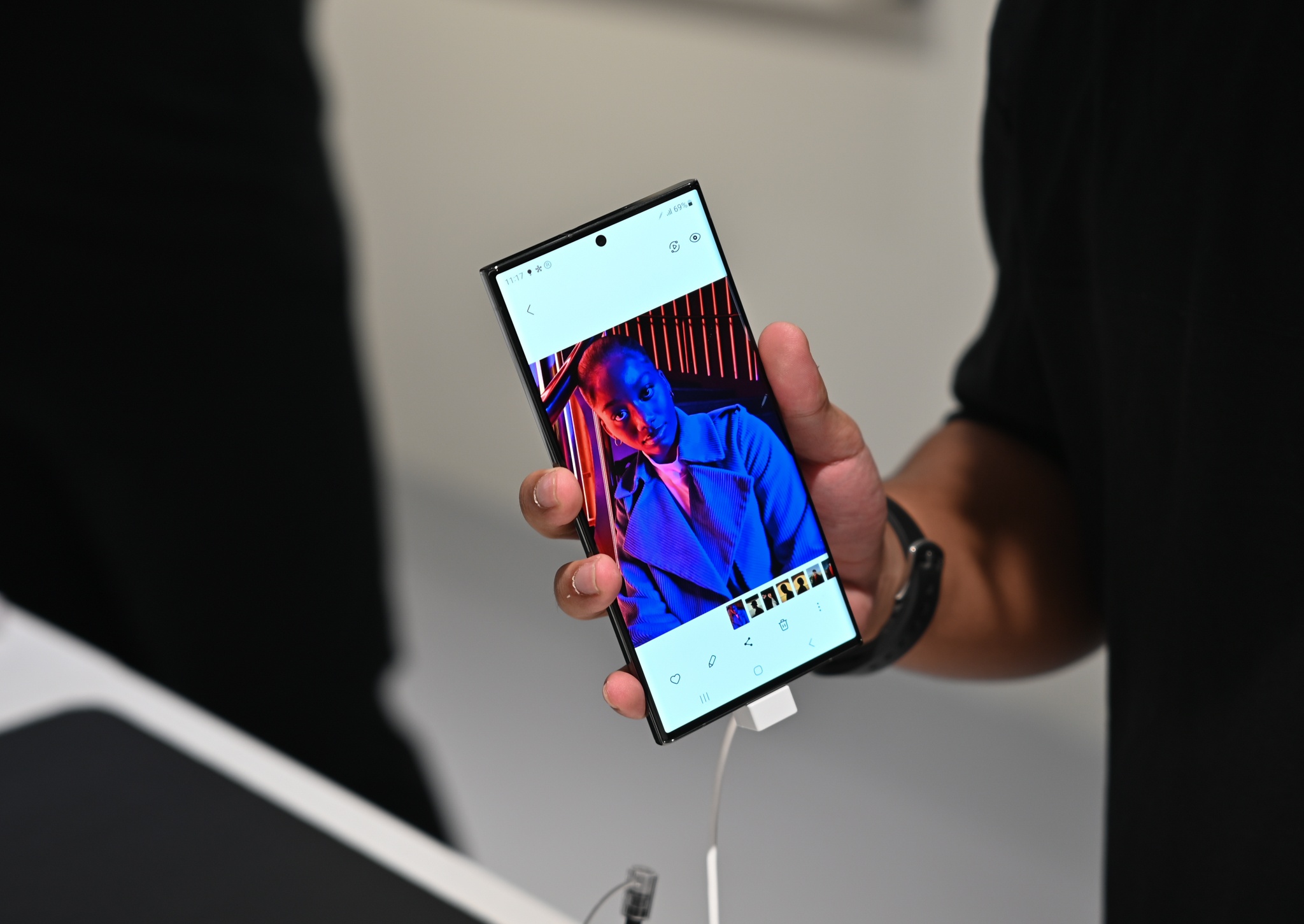 Trên tay Galaxy S23 ảnh 4 Tren tay Galaxy S23 anh 4