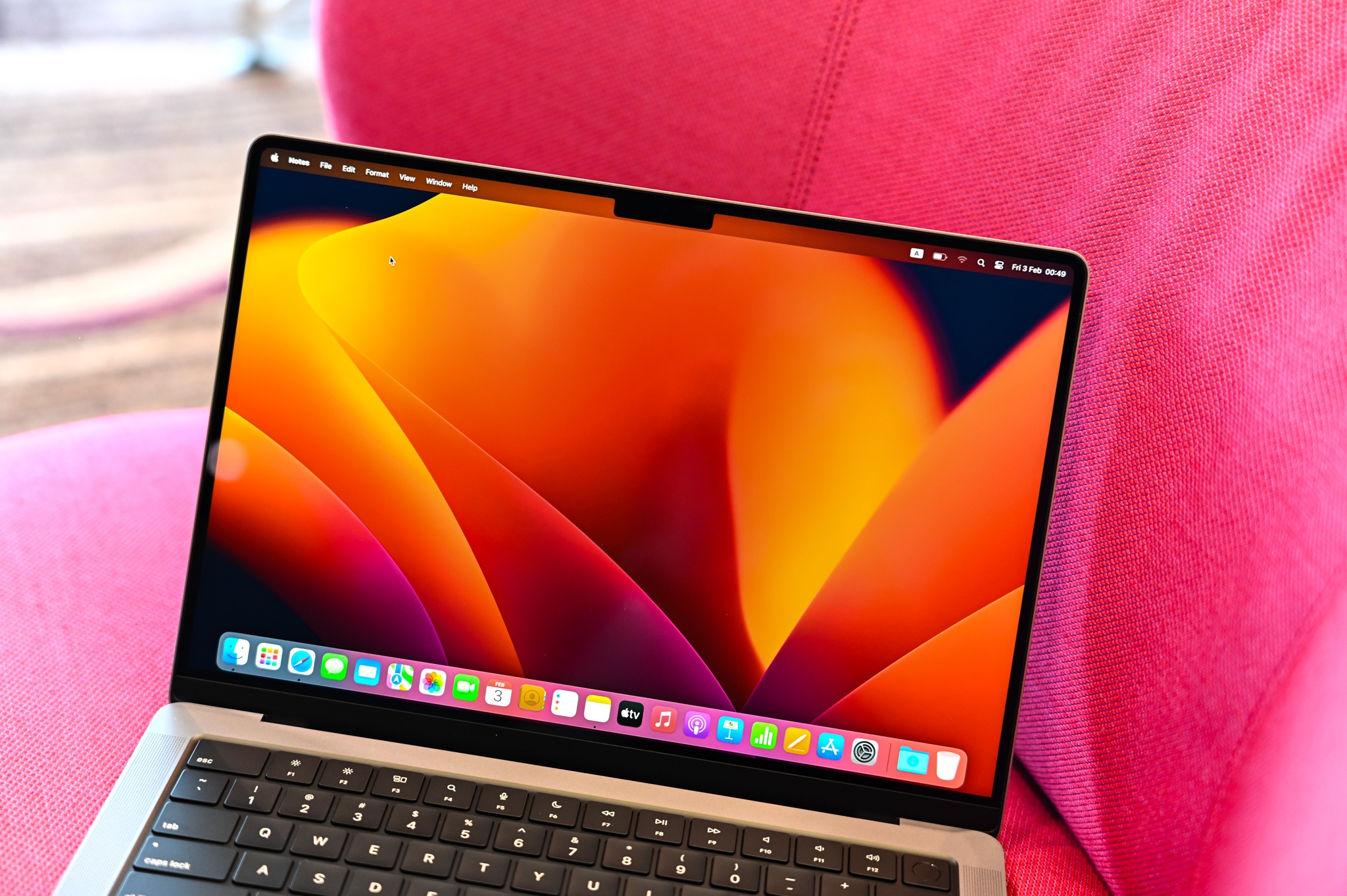 tren tay macbook pro anh 10