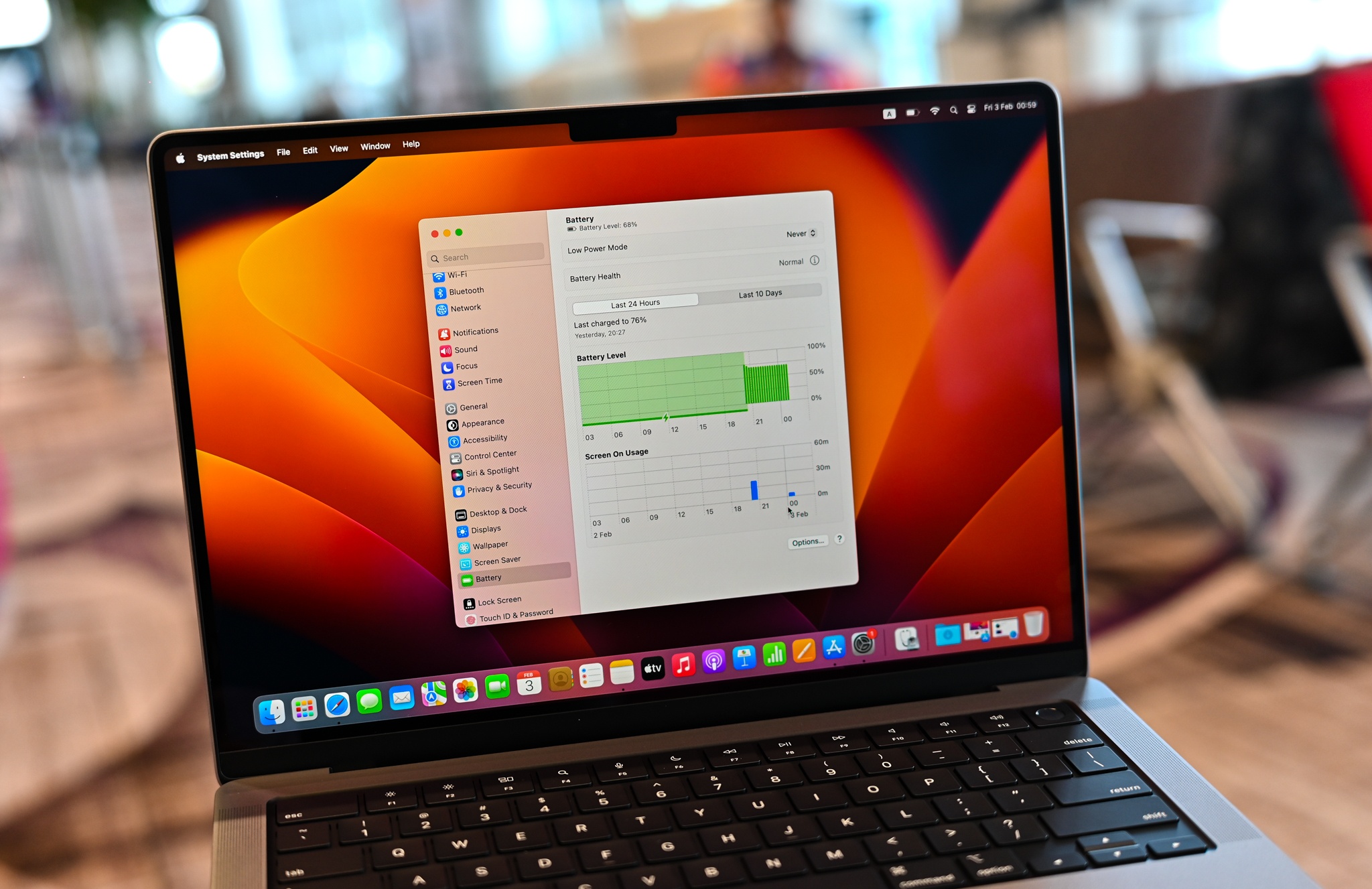 tren tay macbook pro anh 11