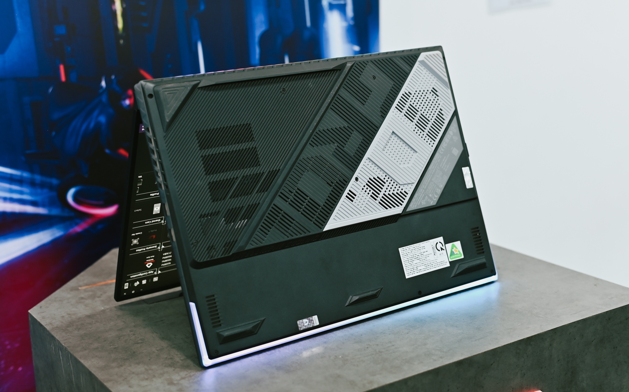 laptop manh nhat anh 1