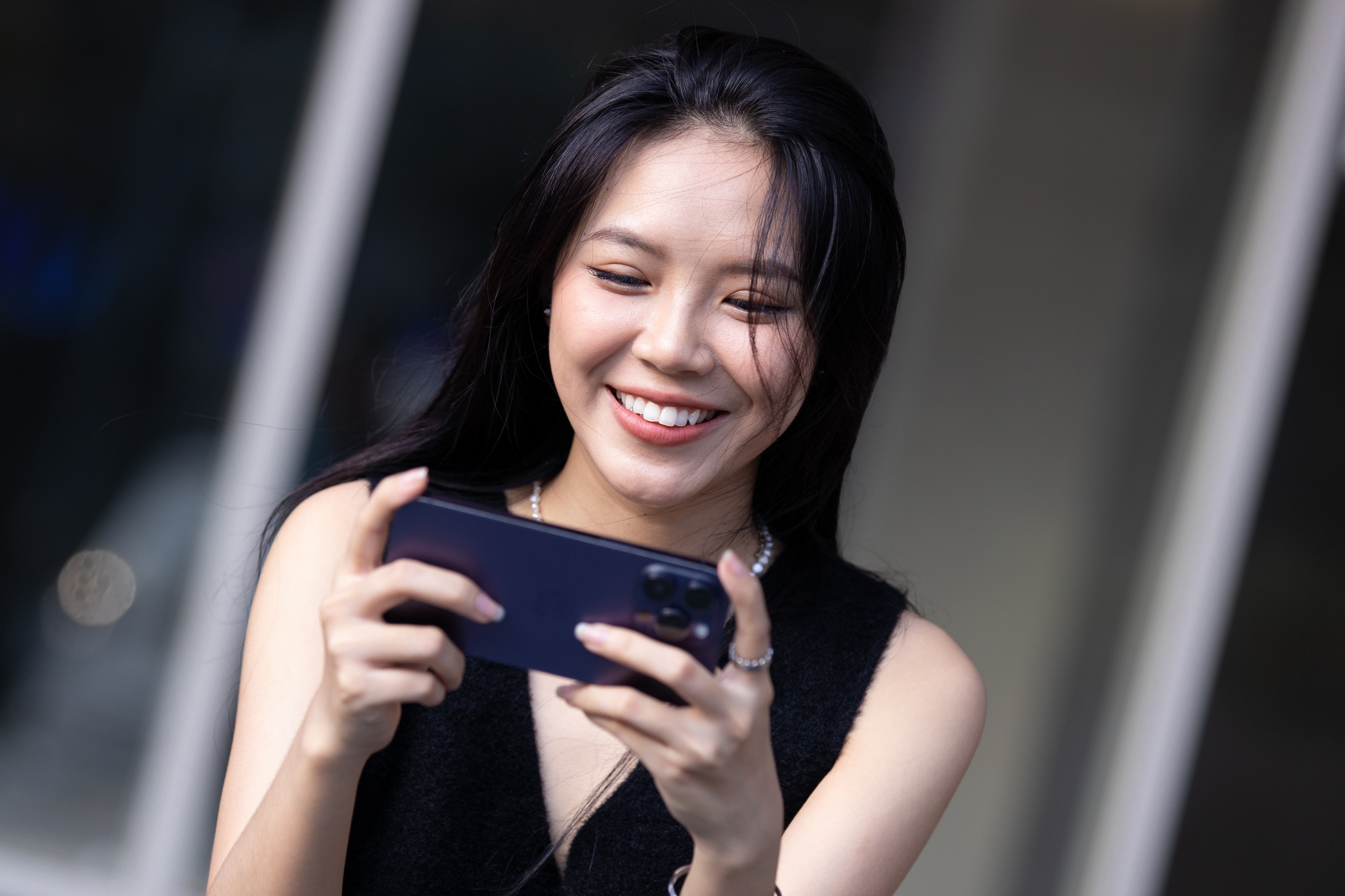 Cach chiec iPhone phan tang xa hoi My hinh anh