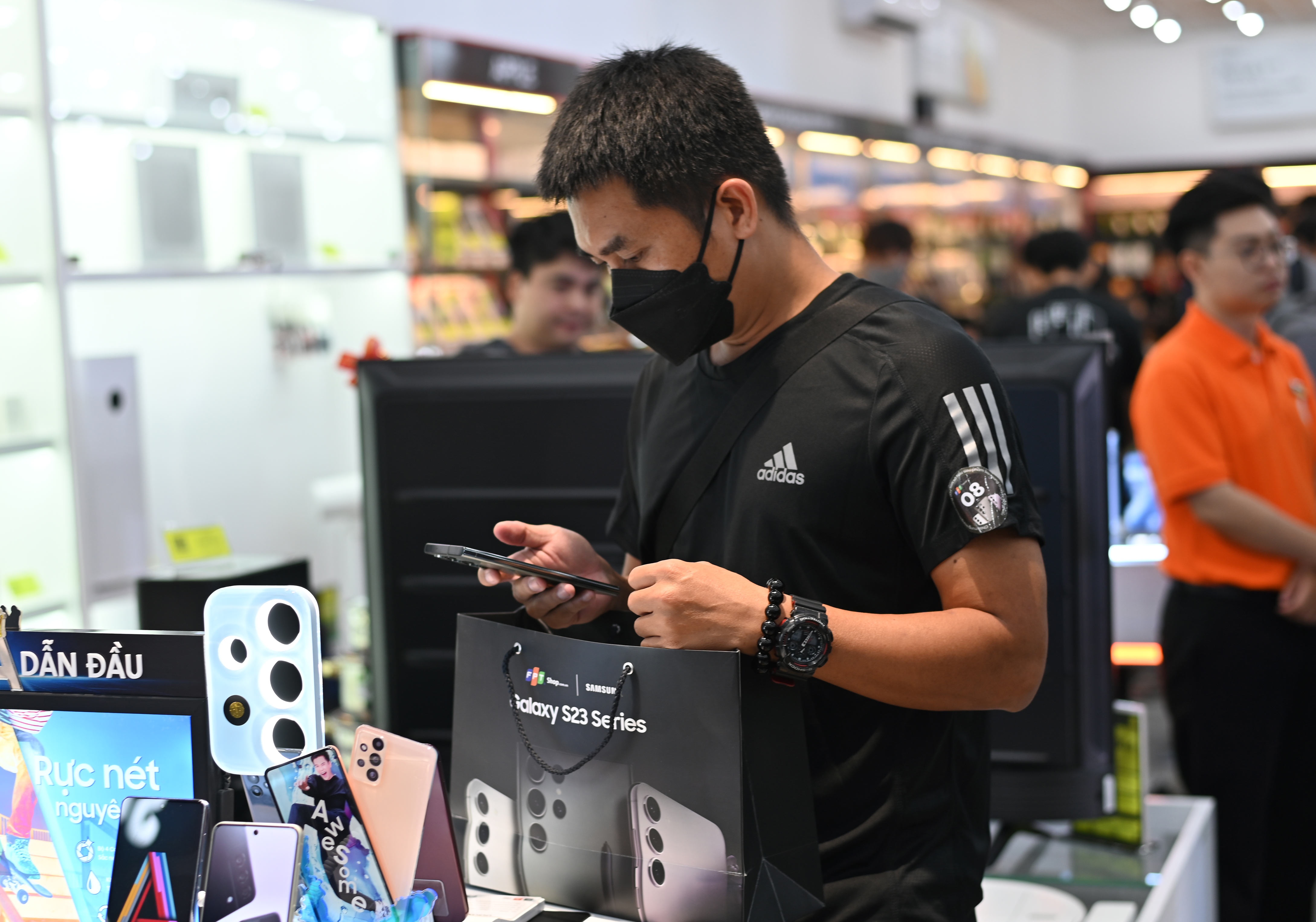 Kho tra gop smartphone anh 2