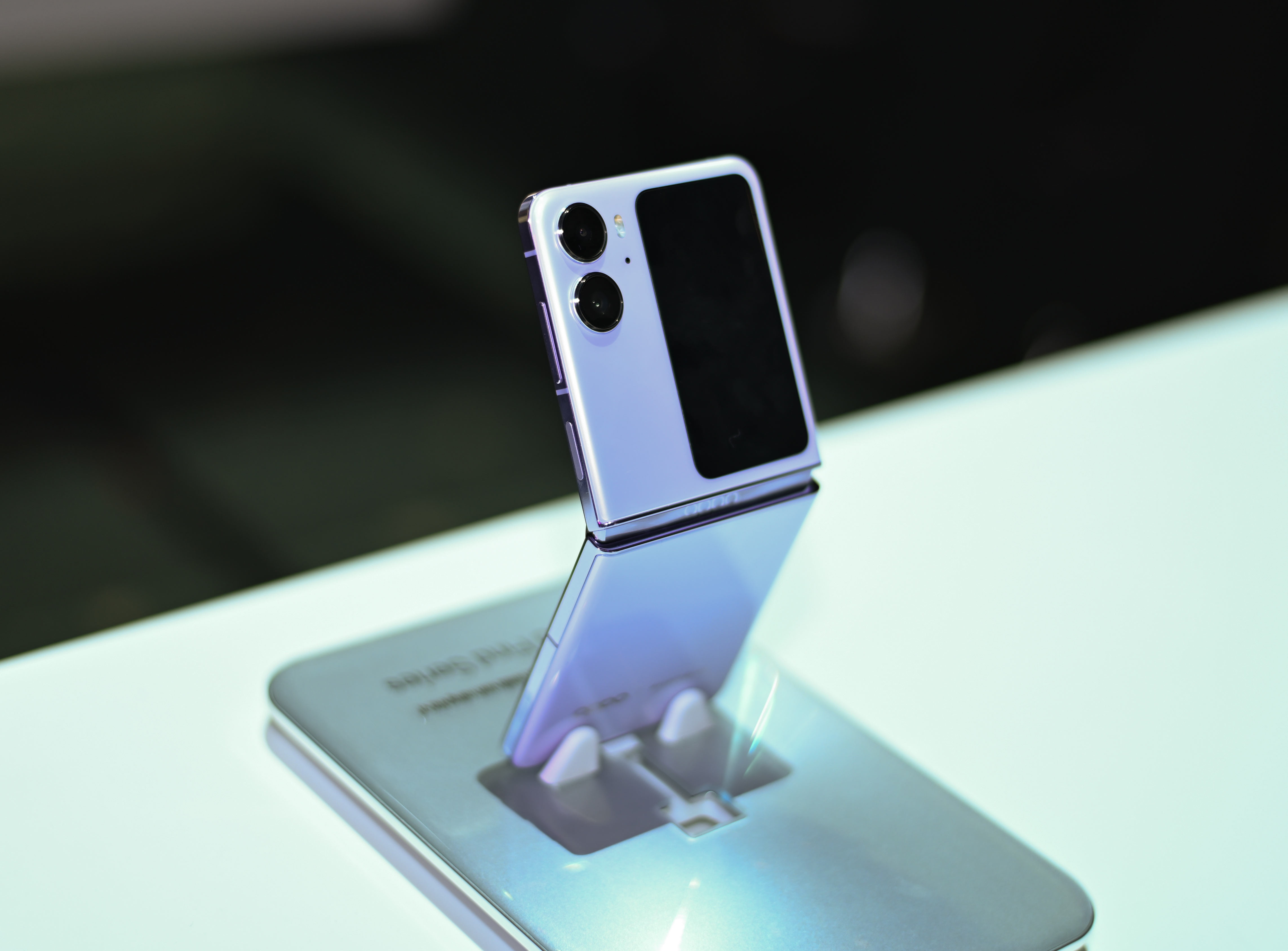 Ly do thi truong Viet Nam it smartphone gap hinh anh