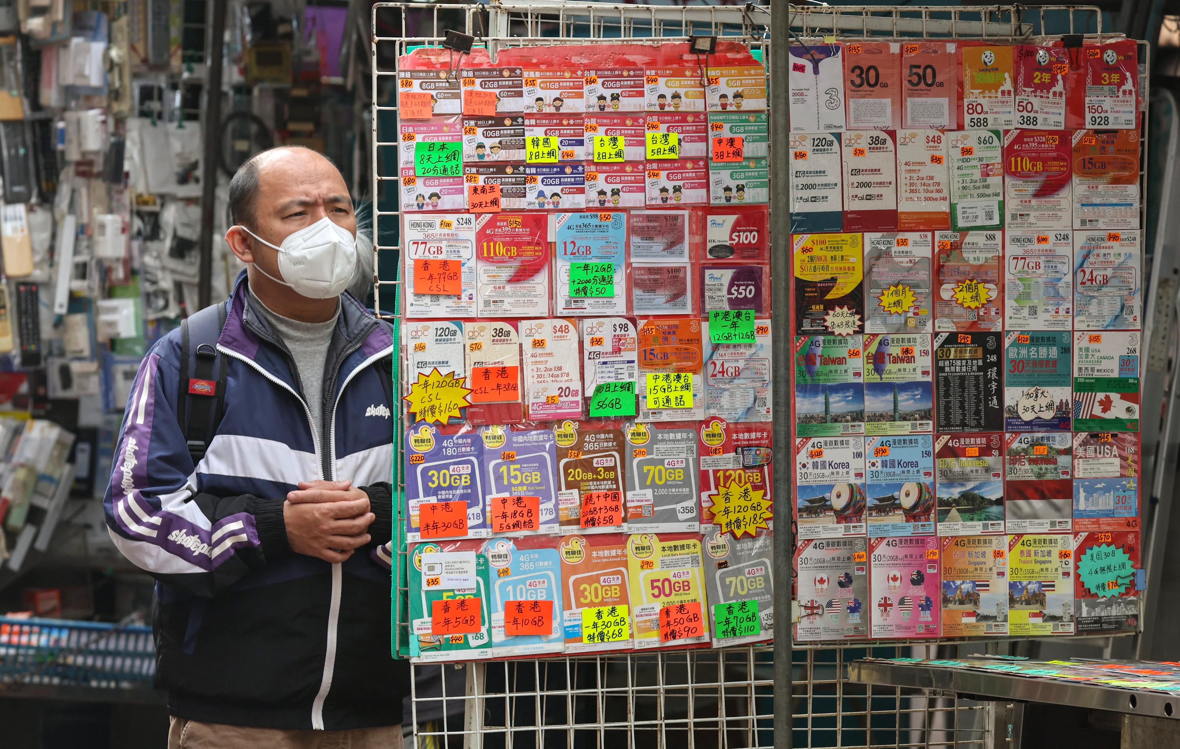 4 nguoi bi bat vi ban SIM rac tai Hong Kong hinh anh