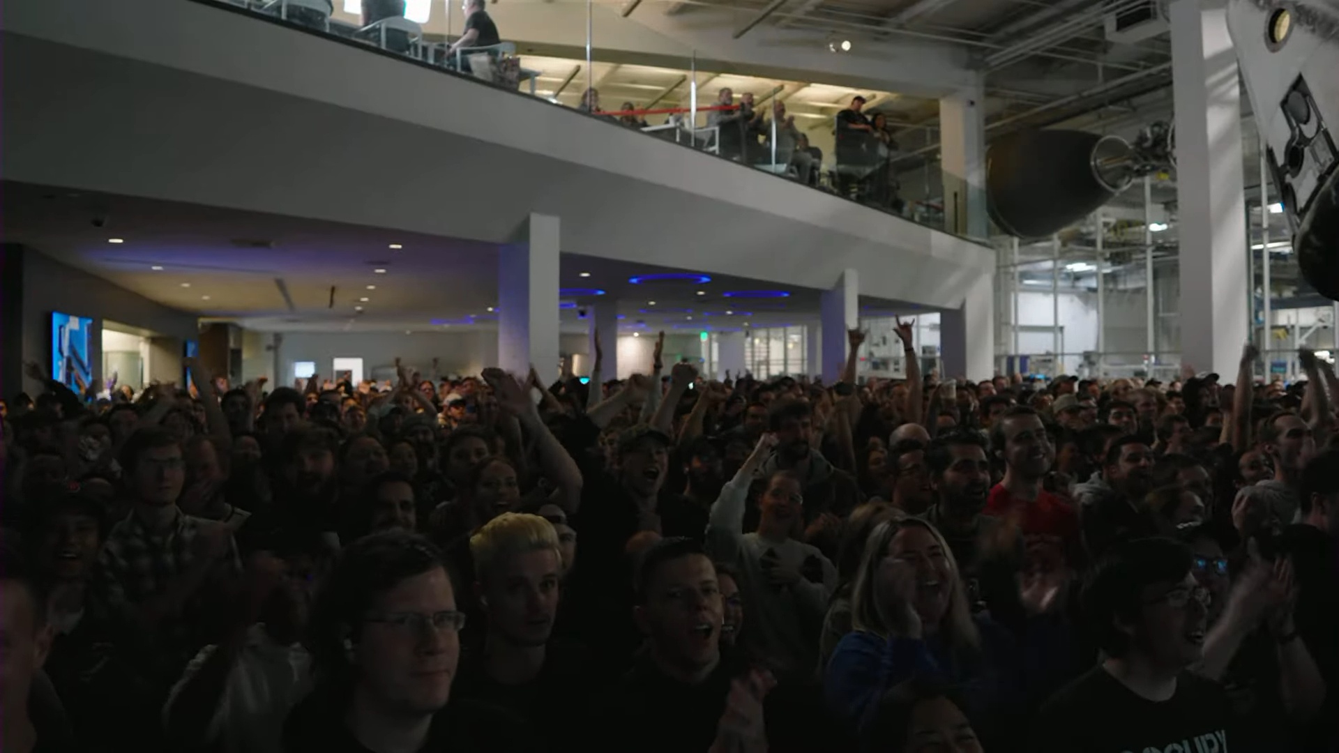 nhan vien SpaceX,  an mung anh 1