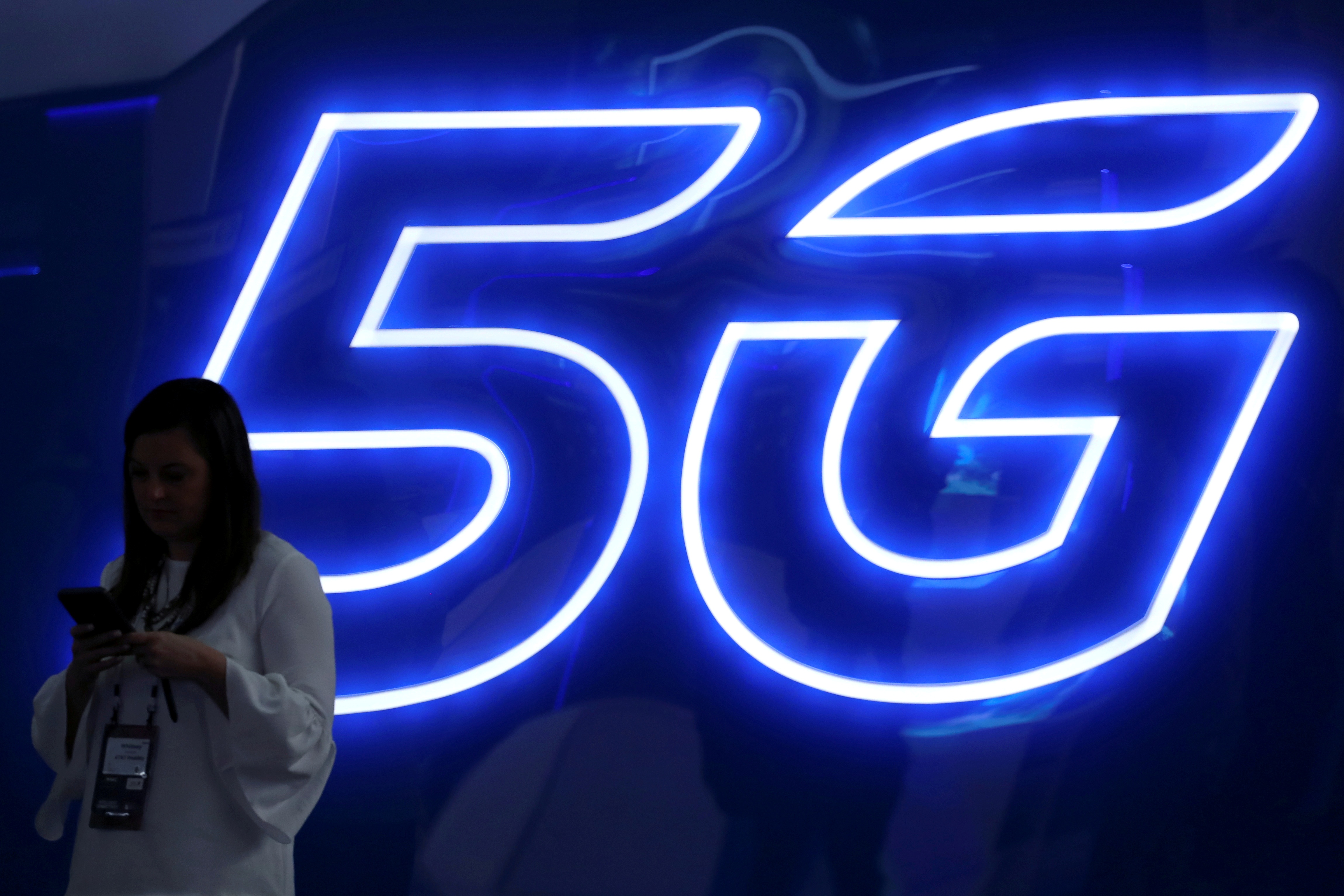 Nha mang khong tham gia dau gia tan so 4G, 5G hinh anh