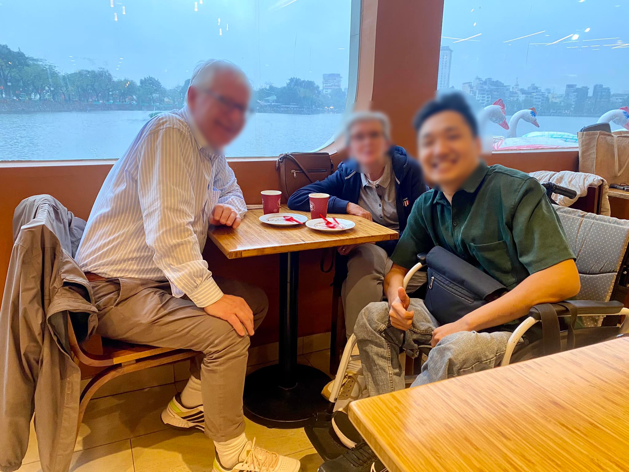 Xac minh thong tin TikToker bi duoi khoi quan pho vi ngoi xe lan hinh anh