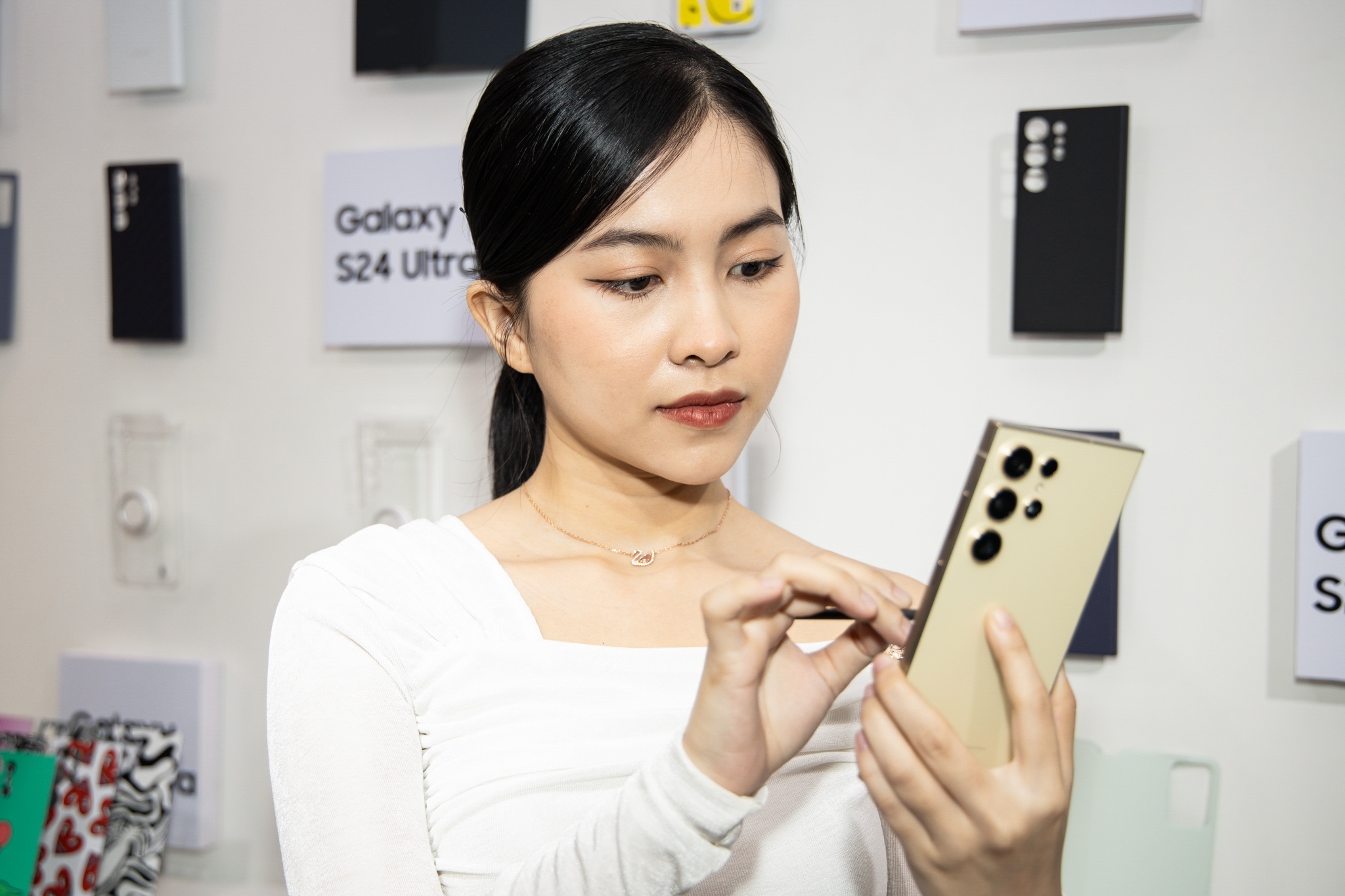 Galaxy S24 Ultra dat hon doi truoc 2 trieu dong hinh anh