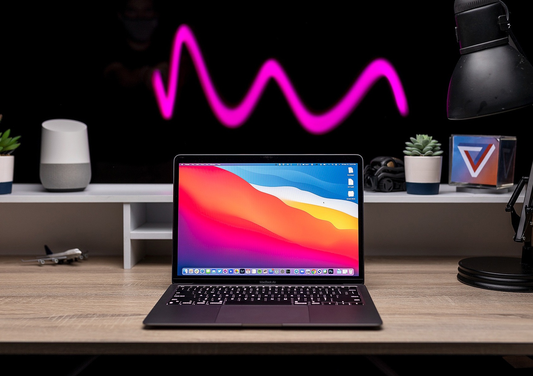 Mau MacBook chu chot bi Apple 'khai tu' tren web, van ban o cua hang hinh anh