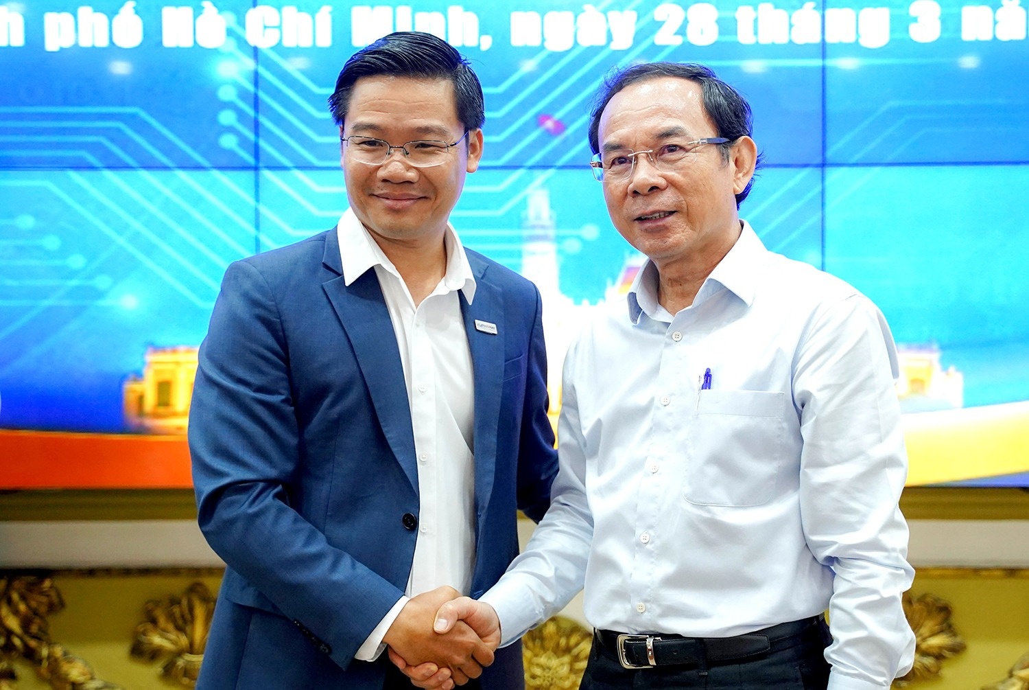 Bi thu Thanh uy TP.HCM gap go cong dong khoi nghiep hinh anh