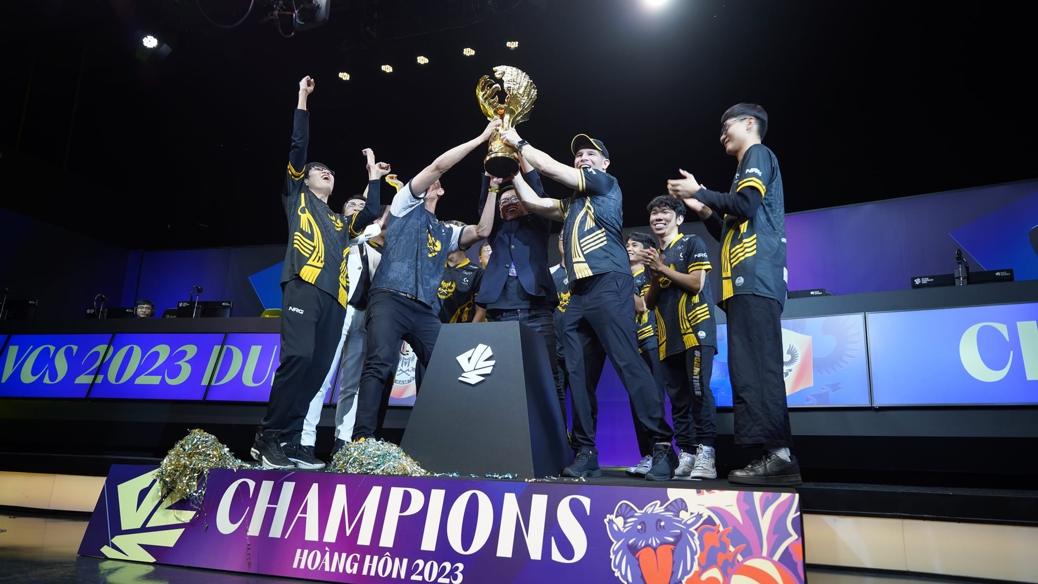 Hon nua thanh vien nghi ban do, giai eSports Viet Nam tiep tuc the nao hinh anh