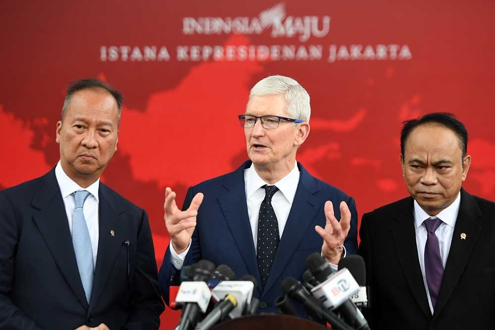 Tim Cook can nhac viec dat nha may o Indonesia hinh anh