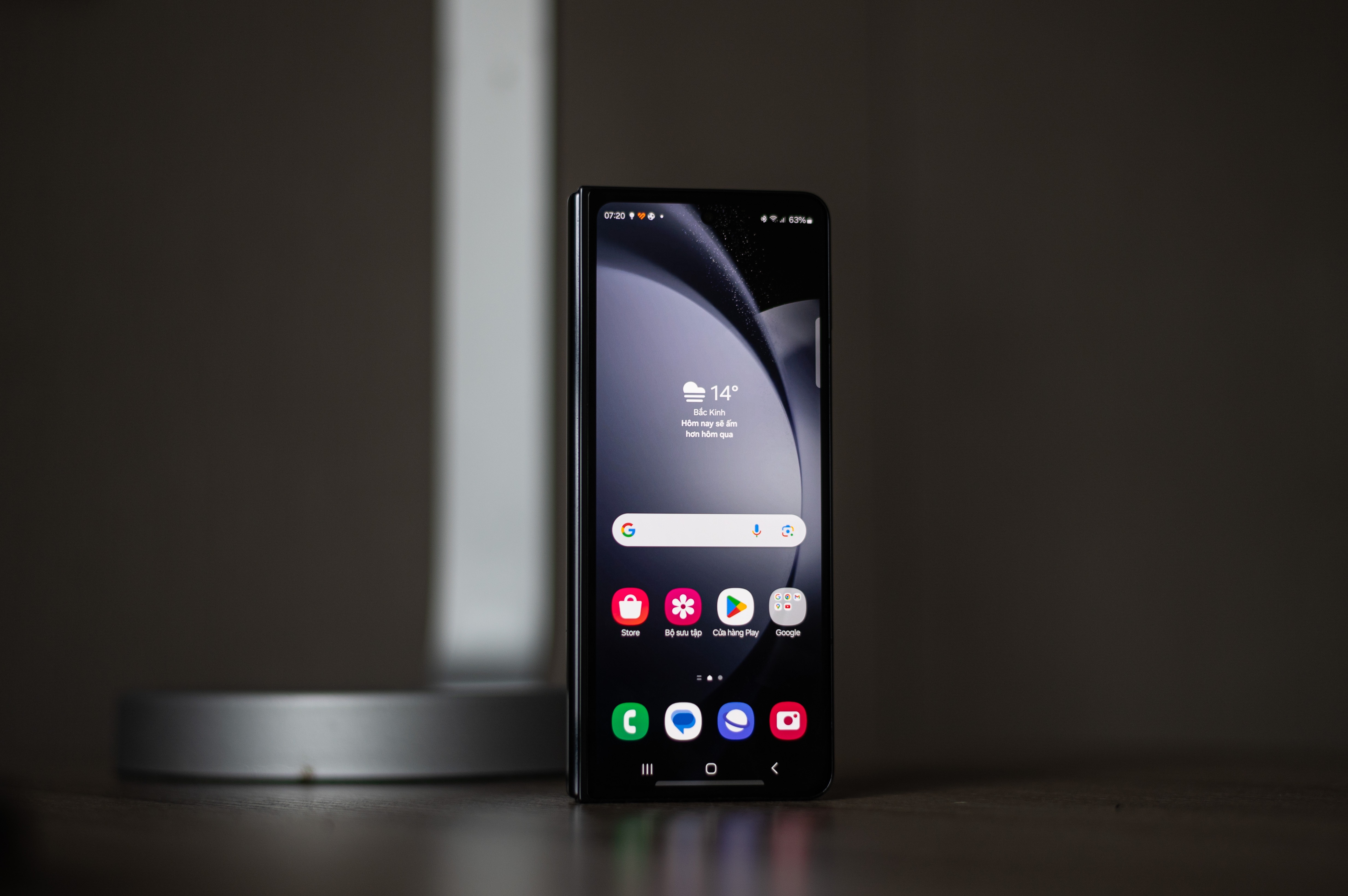 Chien thuat cua Samsung khi dem AI len dien thoai gap hinh anh